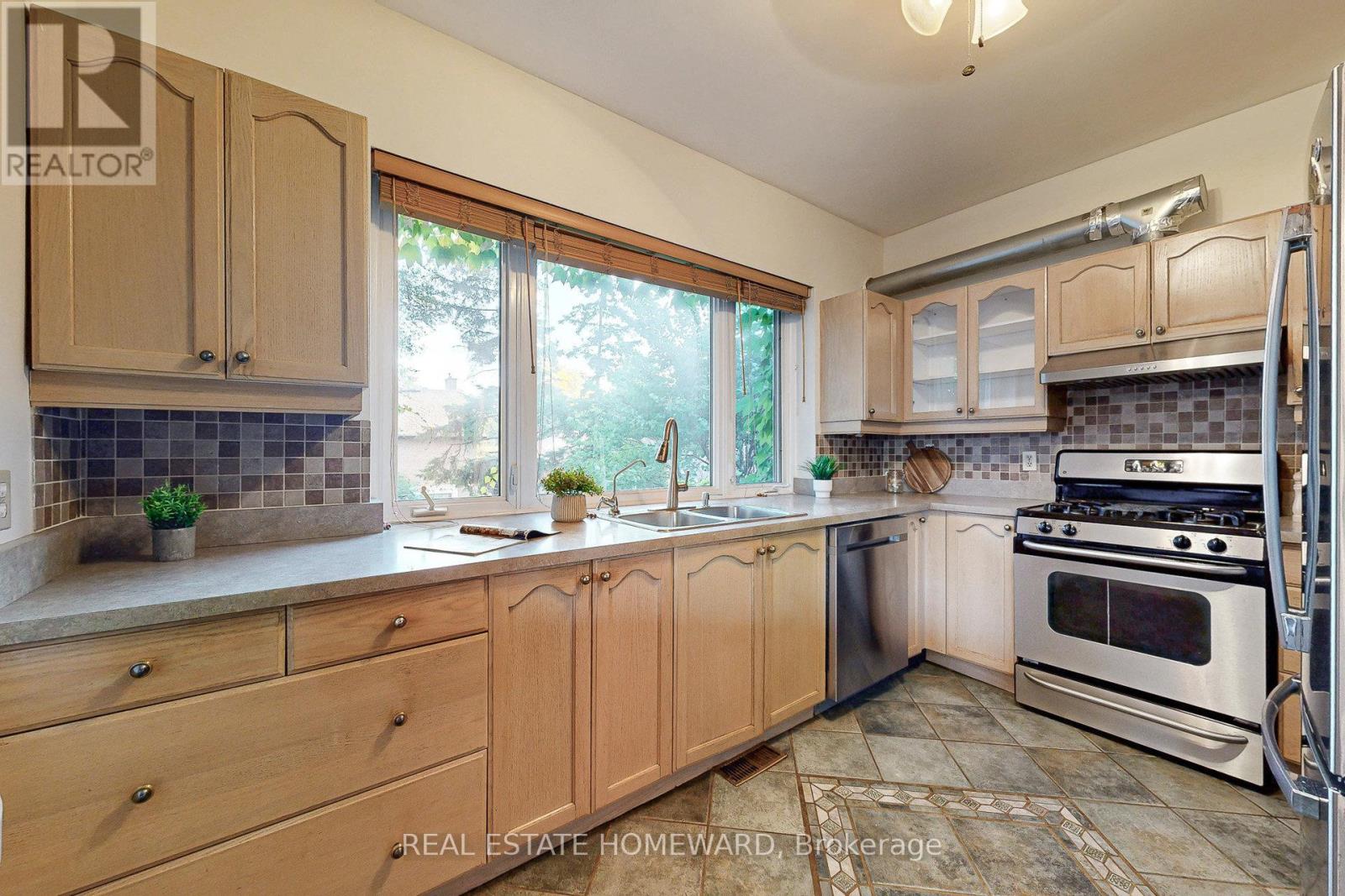 1150 Kipling Avenue, Toronto, Ontario  M9B 3M6 - Photo 15 - W12582822