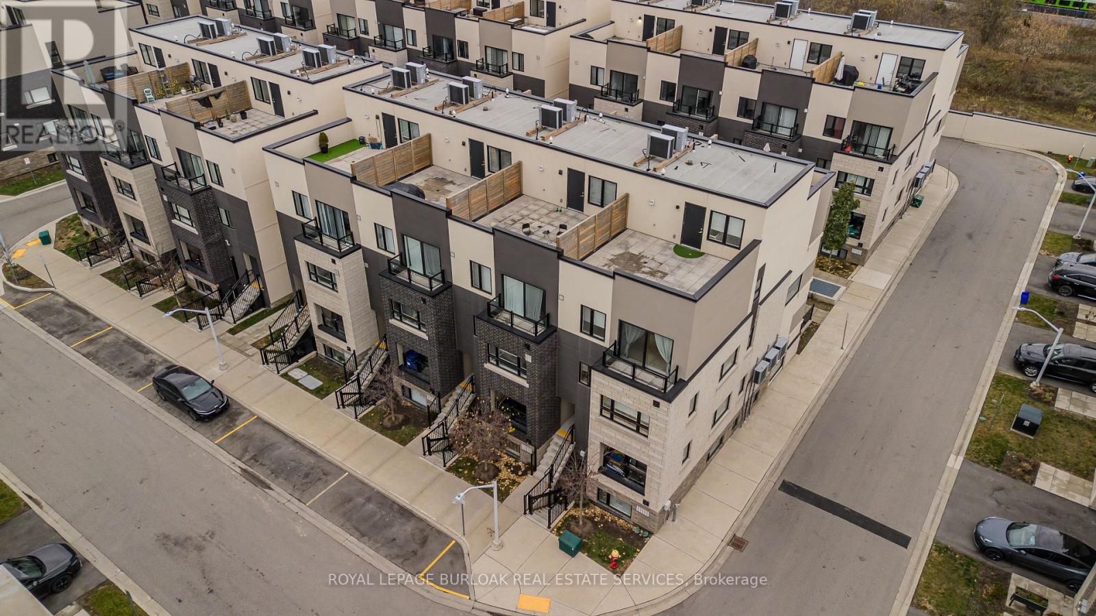 815 - 1133 Cooke Boulevard, Burlington, Ontario  L7T 0C3 - Photo 2 - W12582866