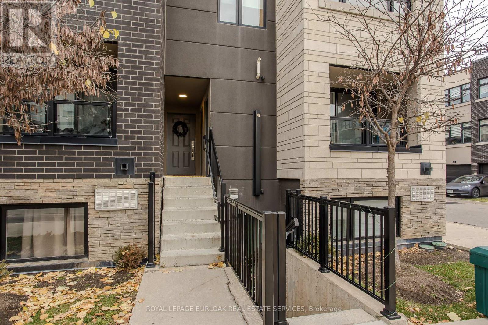 815 - 1133 Cooke Boulevard, Burlington, Ontario  L7T 0C3 - Photo 3 - W12582866