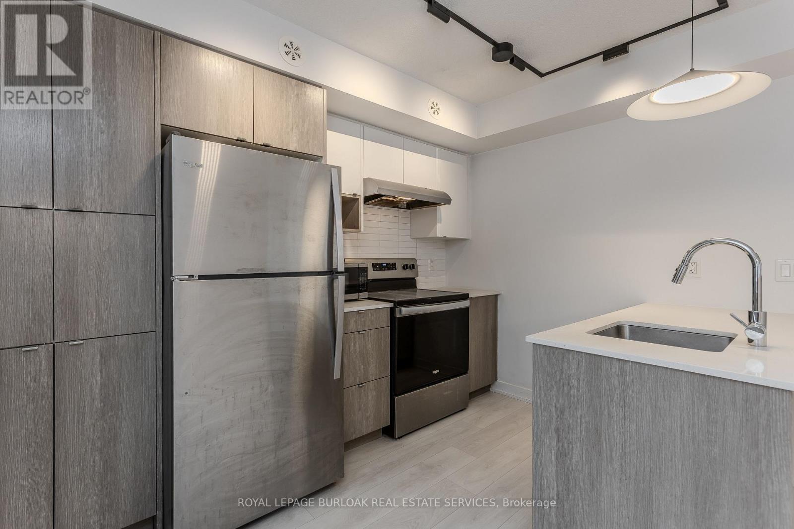 815 - 1133 Cooke Boulevard, Burlington, Ontario  L7T 0C3 - Photo 5 - W12582866