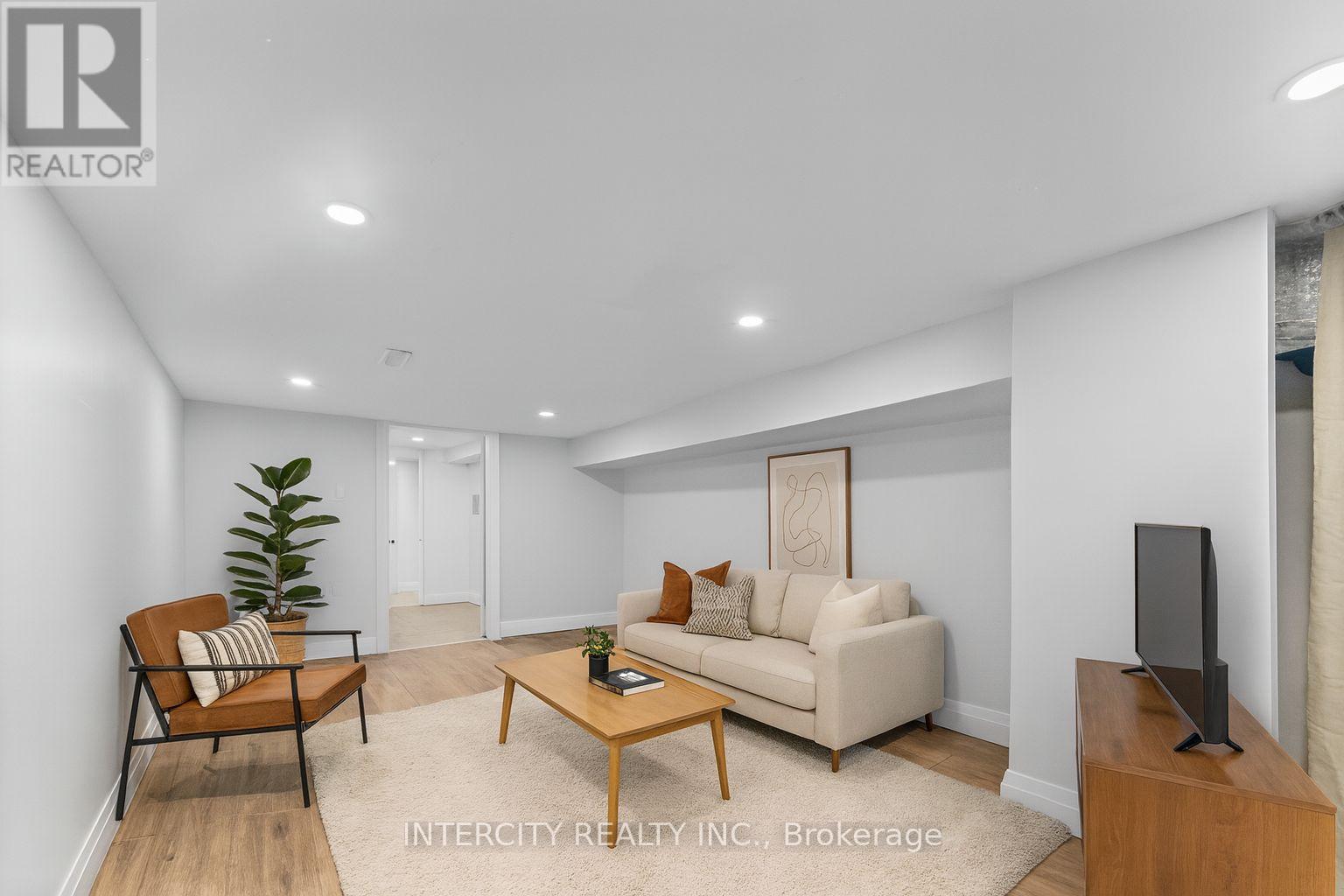 68 Greendale Avenue, Toronto, Ontario M6N 4P6 - Photo 18 - W12406078