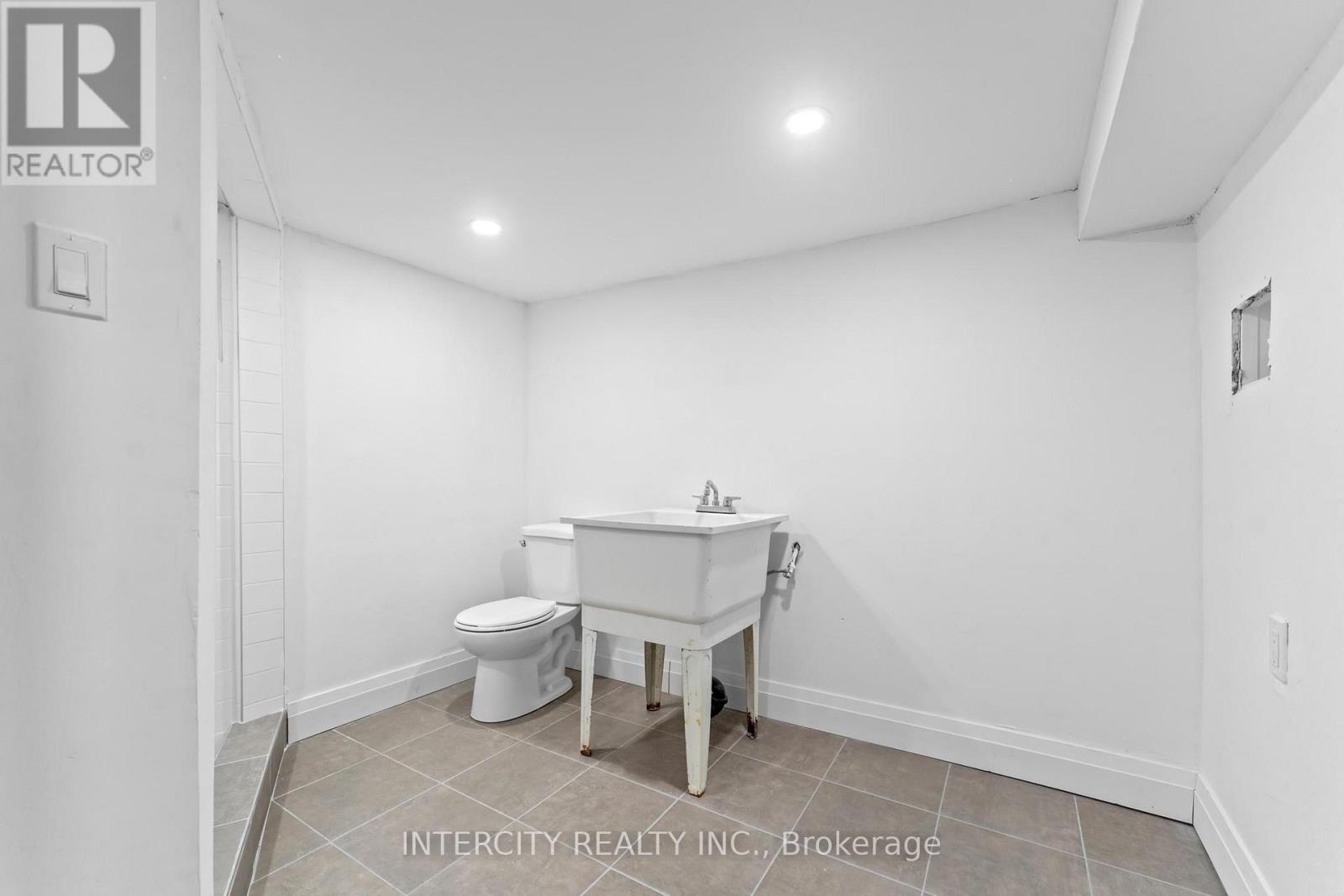 68 Greendale Avenue, Toronto, Ontario M6N 4P6 - Photo 21 - W12406078