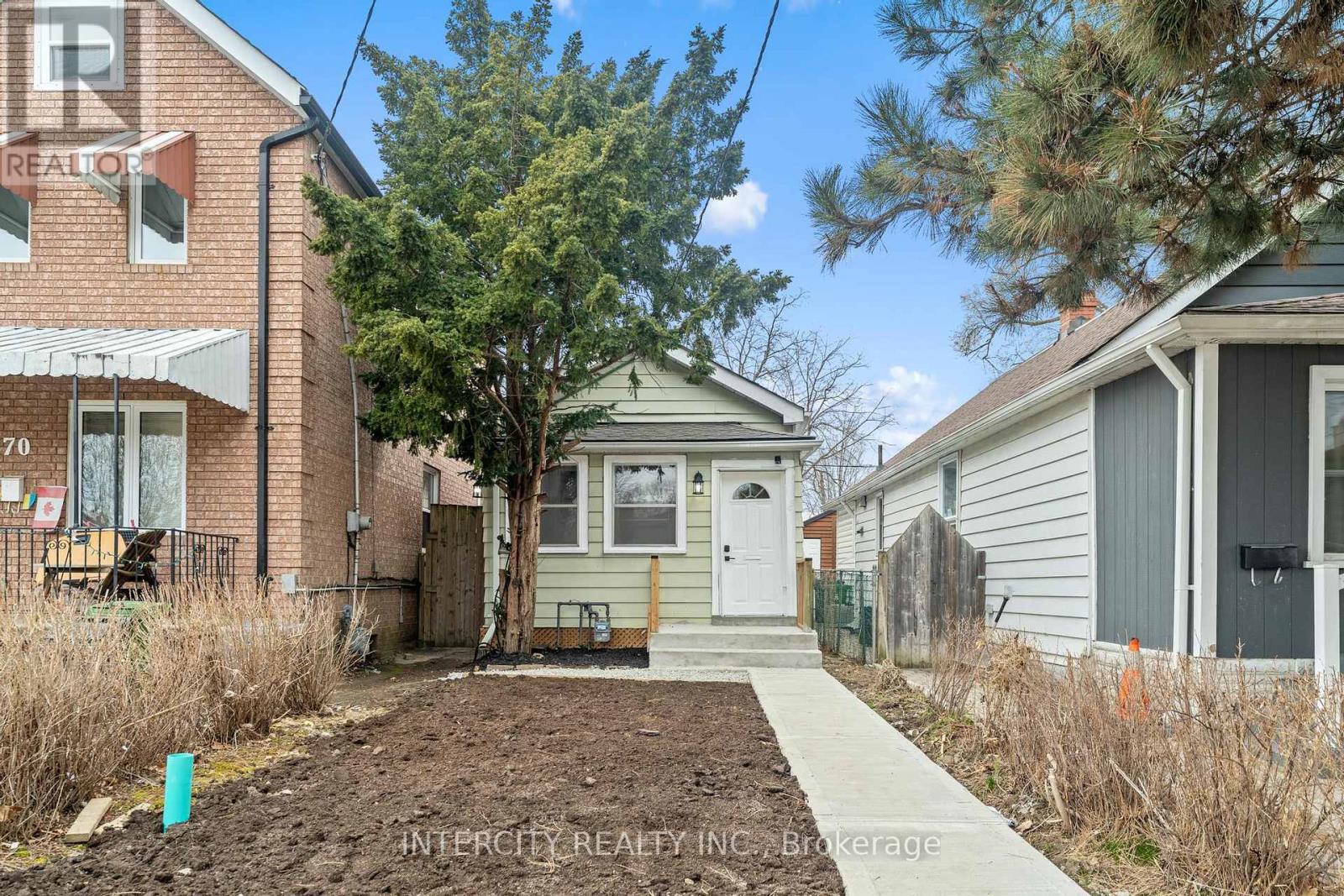 68 Greendale Avenue, Toronto, Ontario M6N 4P6 - Photo 3 - W12406078