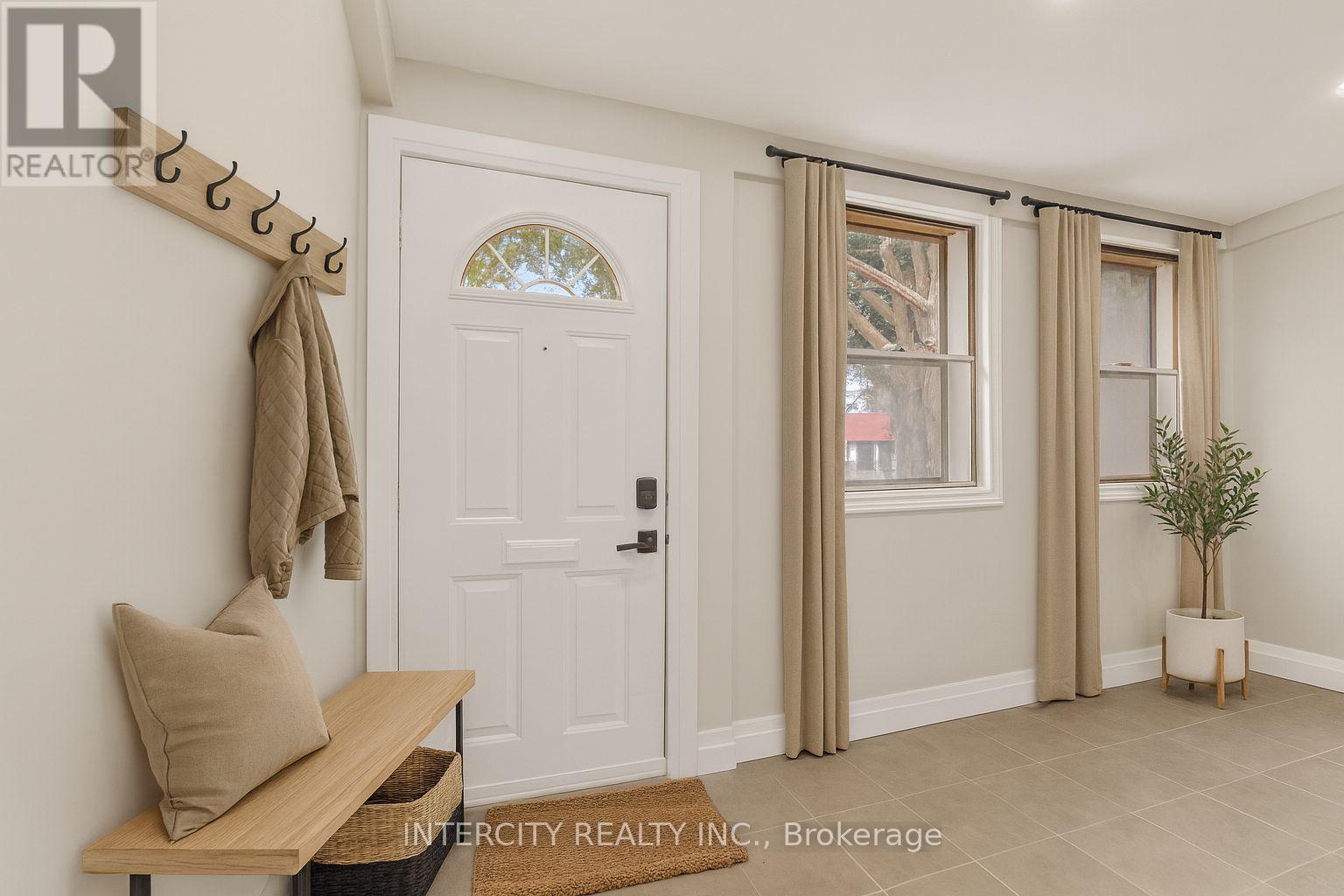 68 Greendale Avenue, Toronto, Ontario M6N 4P6 - Photo 4 - W12406078