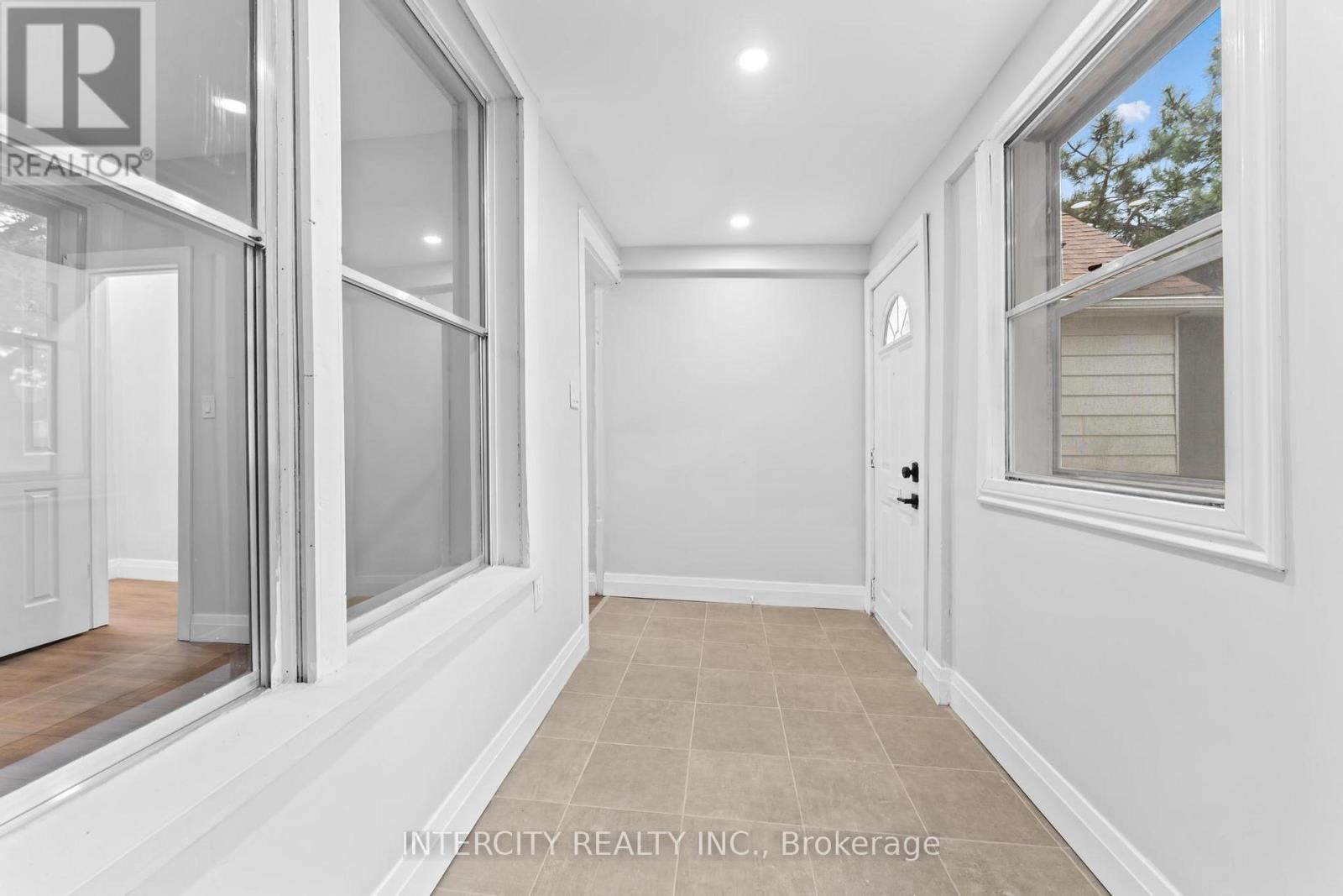 68 Greendale Avenue, Toronto, Ontario M6N 4P6 - Photo 7 - W12406078