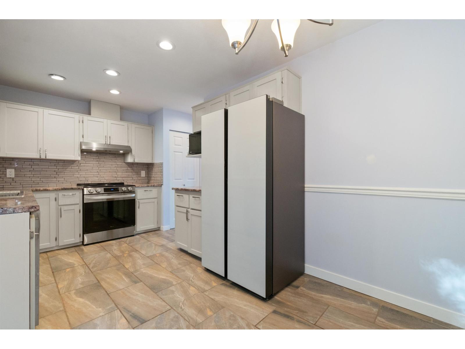 5610 Janis Street, Sardis South, Chilliwack, British Columbia  V2R 3K3 - Photo 10 - R3070576