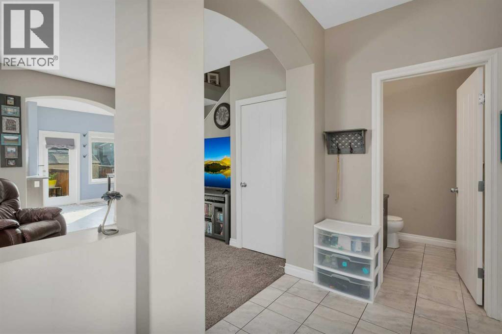 3 Ross Close, Sylvan Lake, Alberta  T4S 0K4 - Photo 4 - A2270449