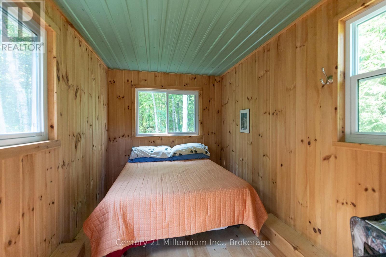 667 East Road, Northern Bruce Peninsula, Ontario  N0H 1W0 - Photo 10 - X12582922