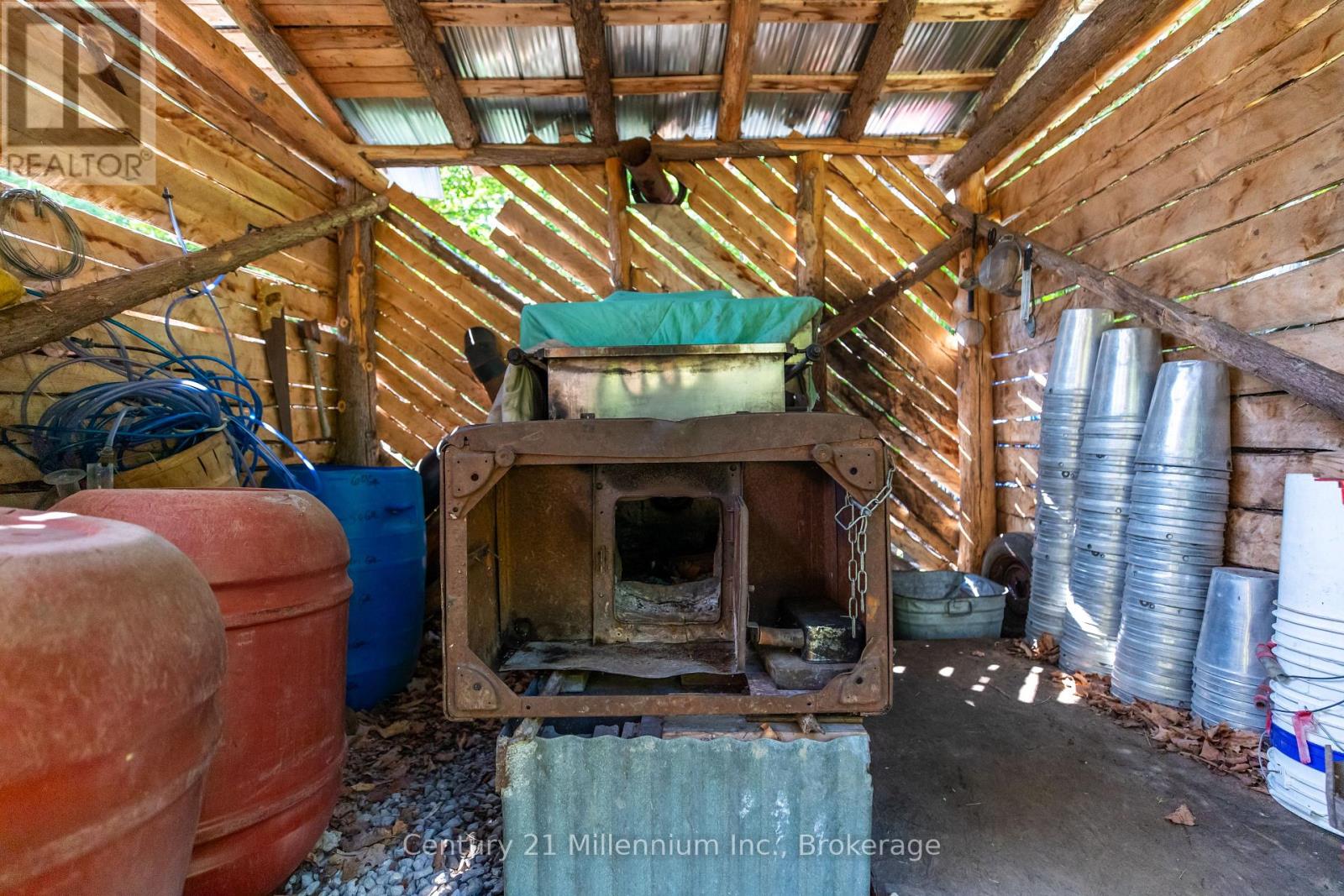 667 East Road, Northern Bruce Peninsula, Ontario  N0H 1W0 - Photo 11 - X12582922