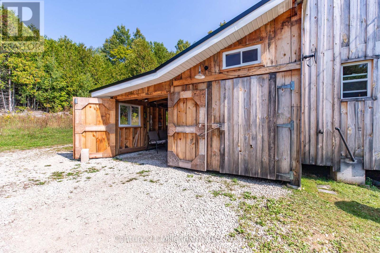 667 East Road, Northern Bruce Peninsula, Ontario  N0H 1W0 - Photo 9 - X12582922