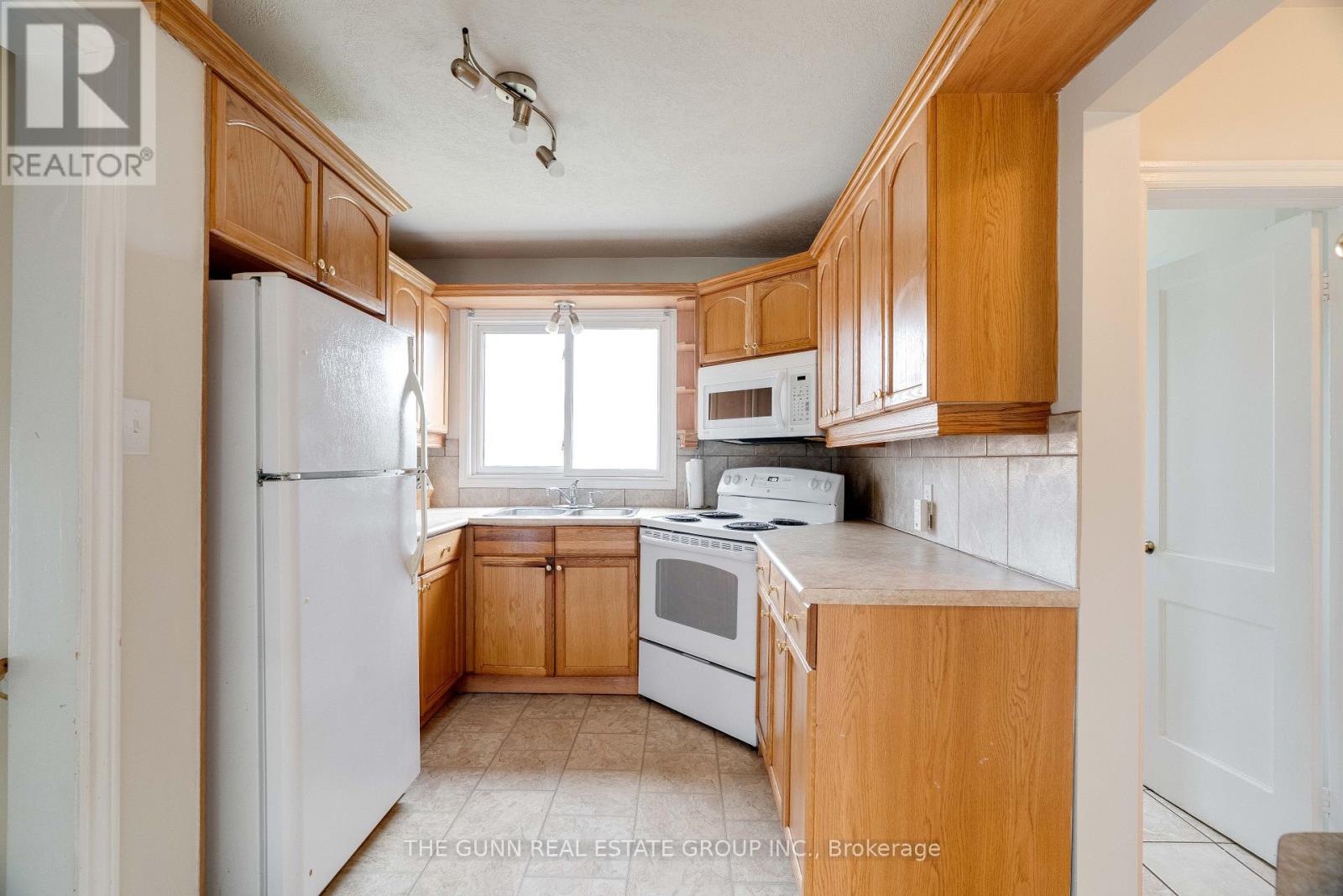 118 St Julien Street W, London East, Ontario  N5Z 2M7 - Photo 4 - X12581540