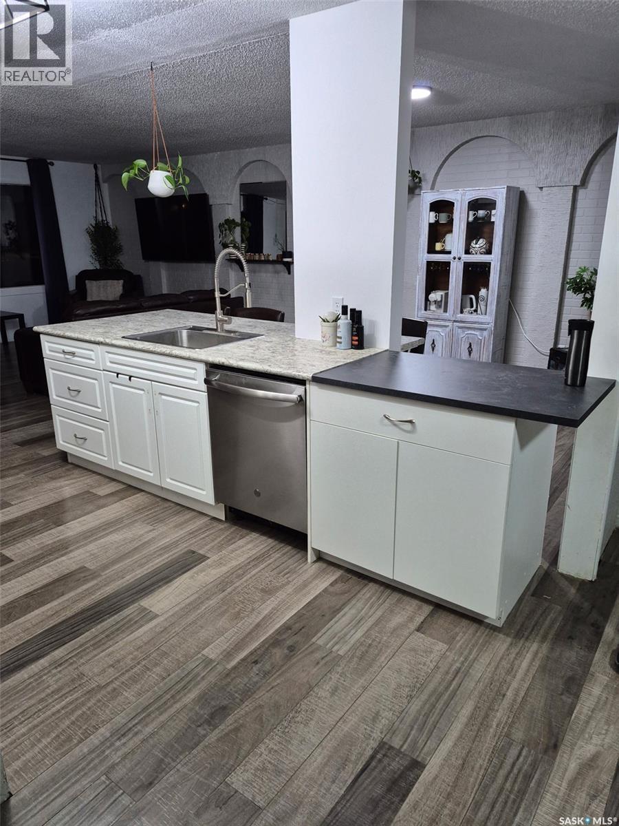 737 Willow Place, Hudson Bay, Saskatchewan  S0E 0Y0 - Photo 2 - SK022123