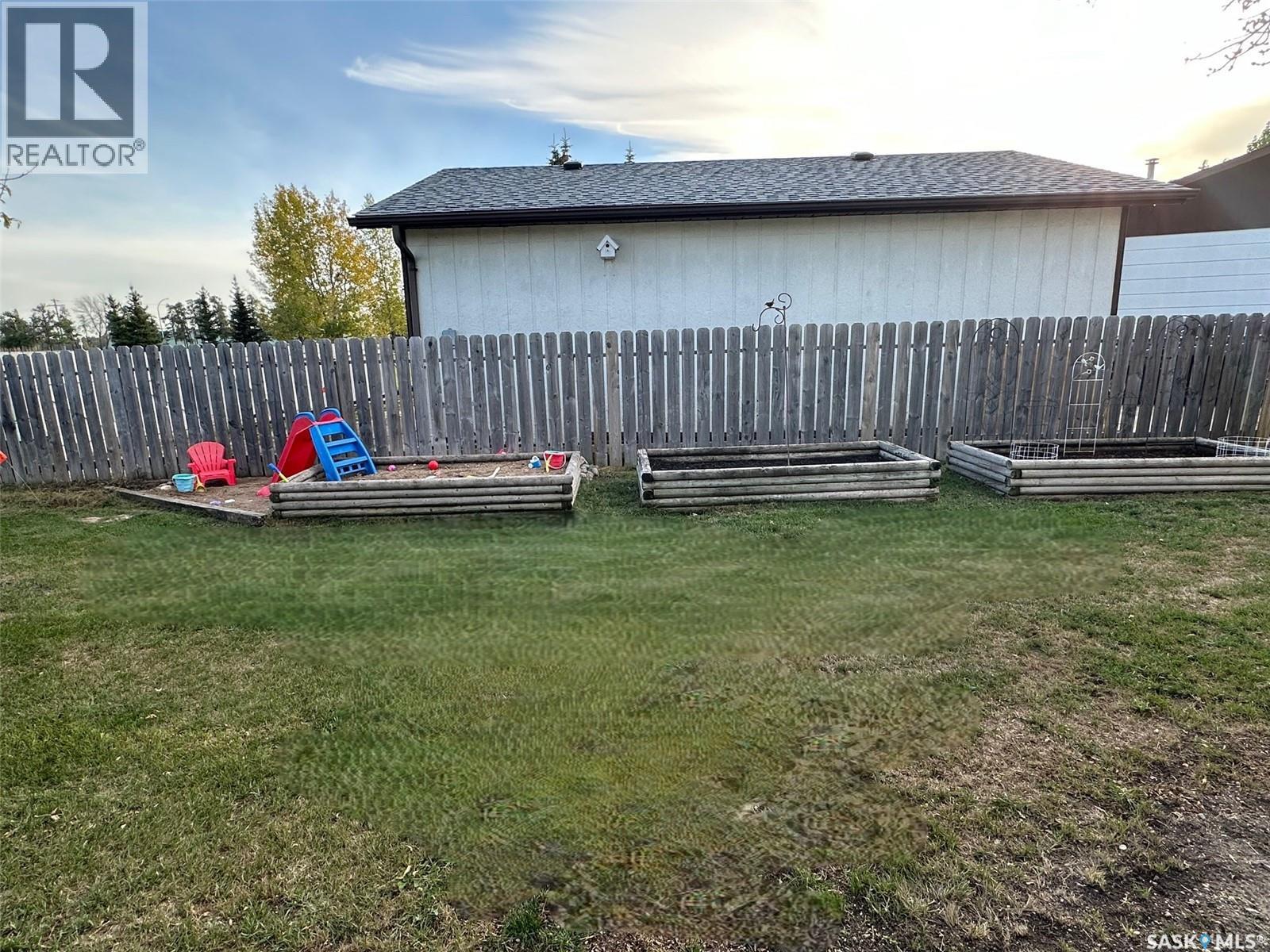 737 Willow Place, Hudson Bay, Saskatchewan  S0E 0Y0 - Photo 24 - SK022123