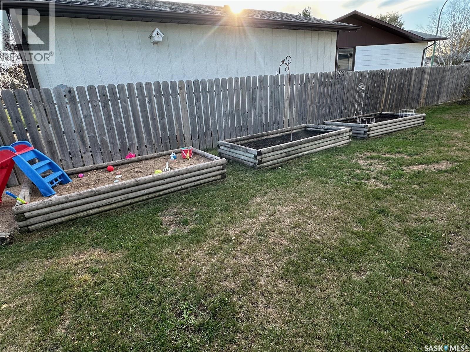 737 Willow Place, Hudson Bay, Saskatchewan  S0E 0Y0 - Photo 23 - SK022123