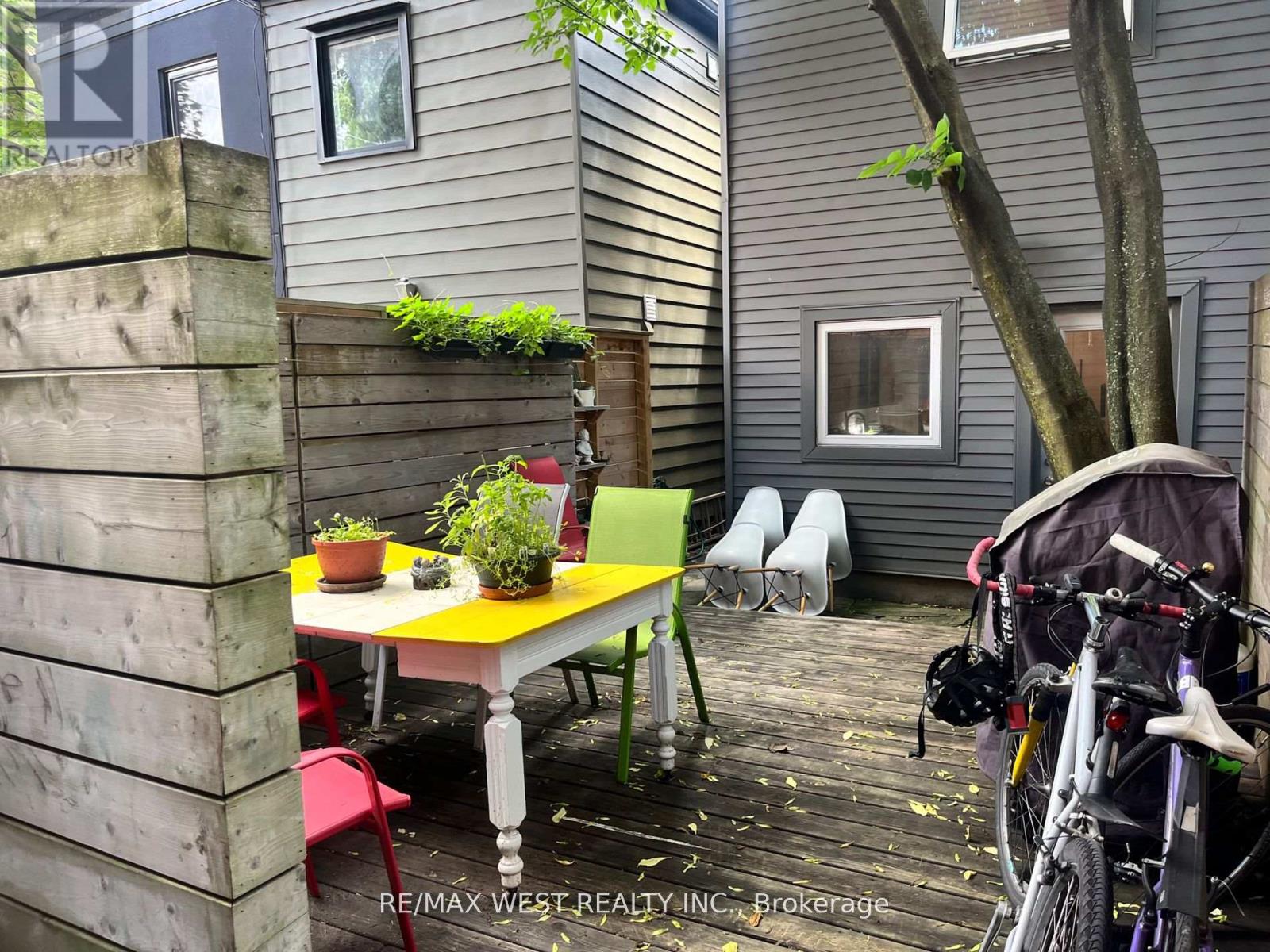 20 Afton Avenue, Toronto, Ontario  M6J 1R8 - Photo 17 - C12582908