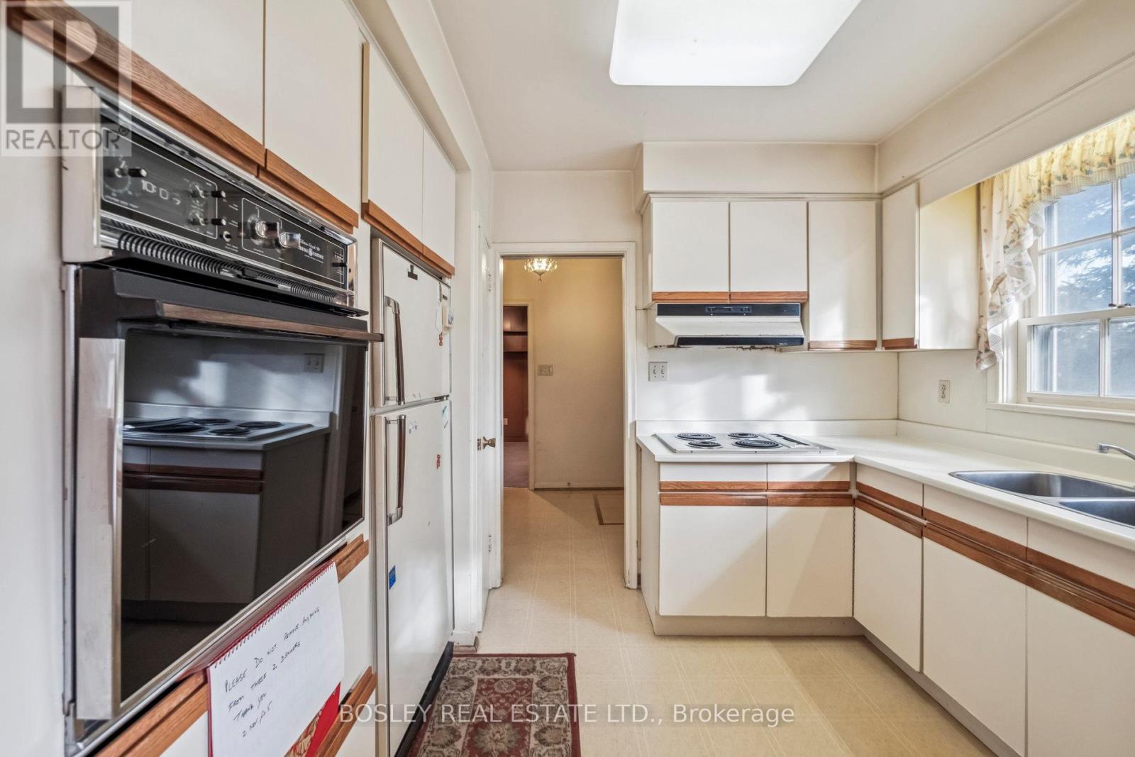 120 Fenn Avenue, Toronto, Ontario  M2P 1X6 - Photo 10 - C12582936