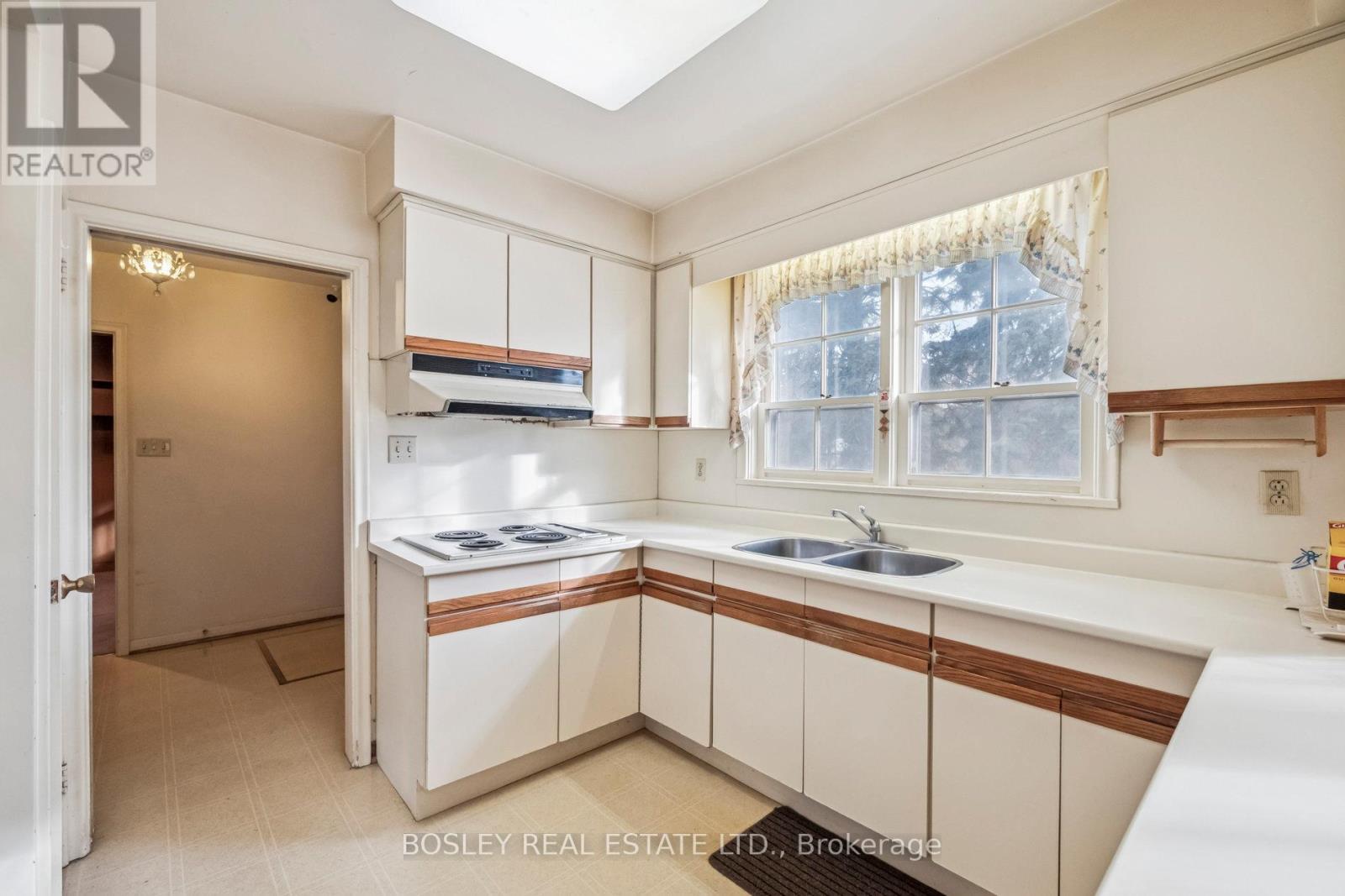 120 Fenn Avenue, Toronto, Ontario  M2P 1X6 - Photo 11 - C12582936