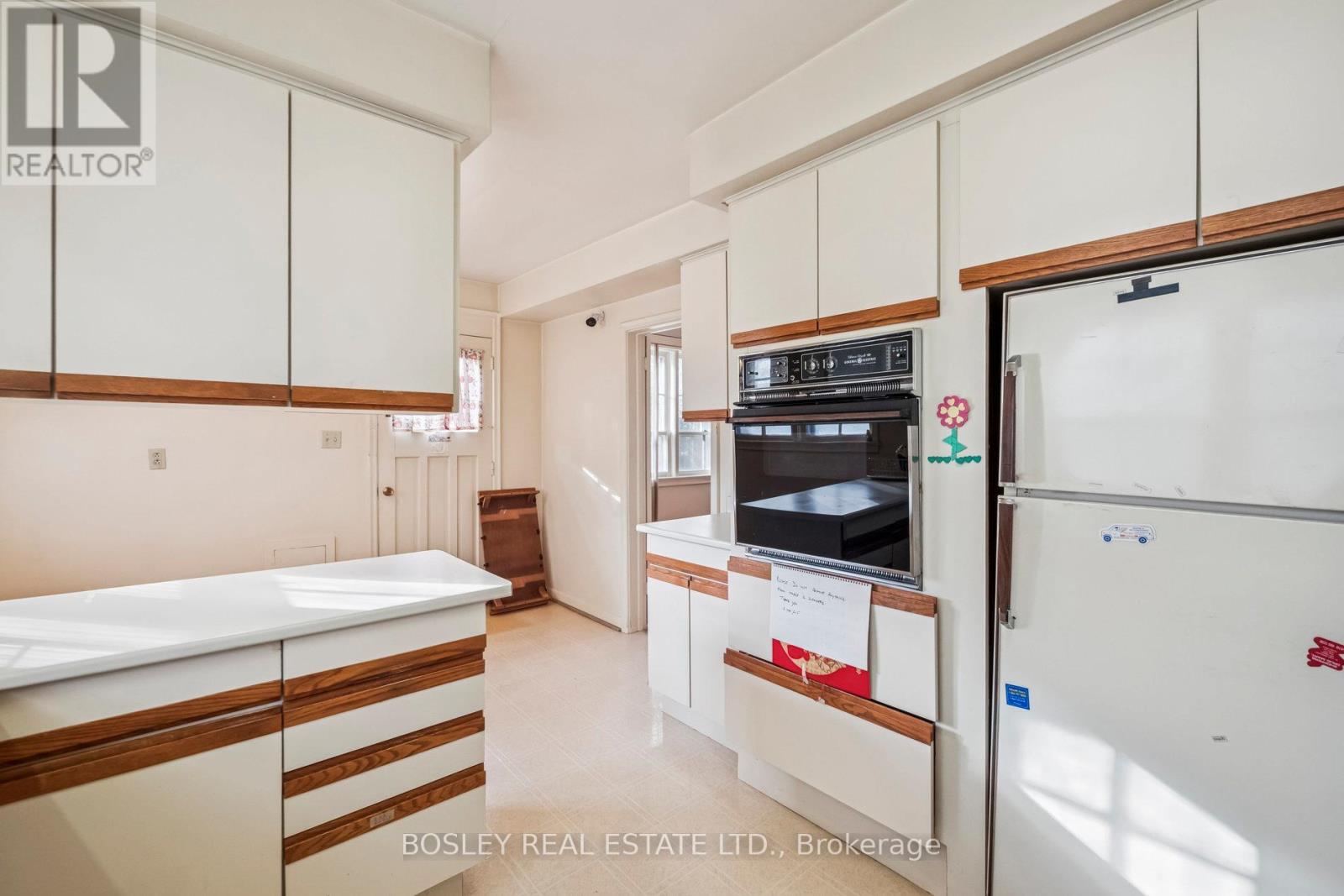 120 Fenn Avenue, Toronto, Ontario  M2P 1X6 - Photo 12 - C12582936