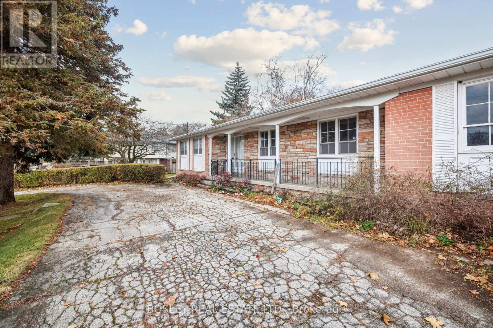 120 Fenn Avenue, Toronto, Ontario  M2P 1X6 - Photo 3 - C12582936