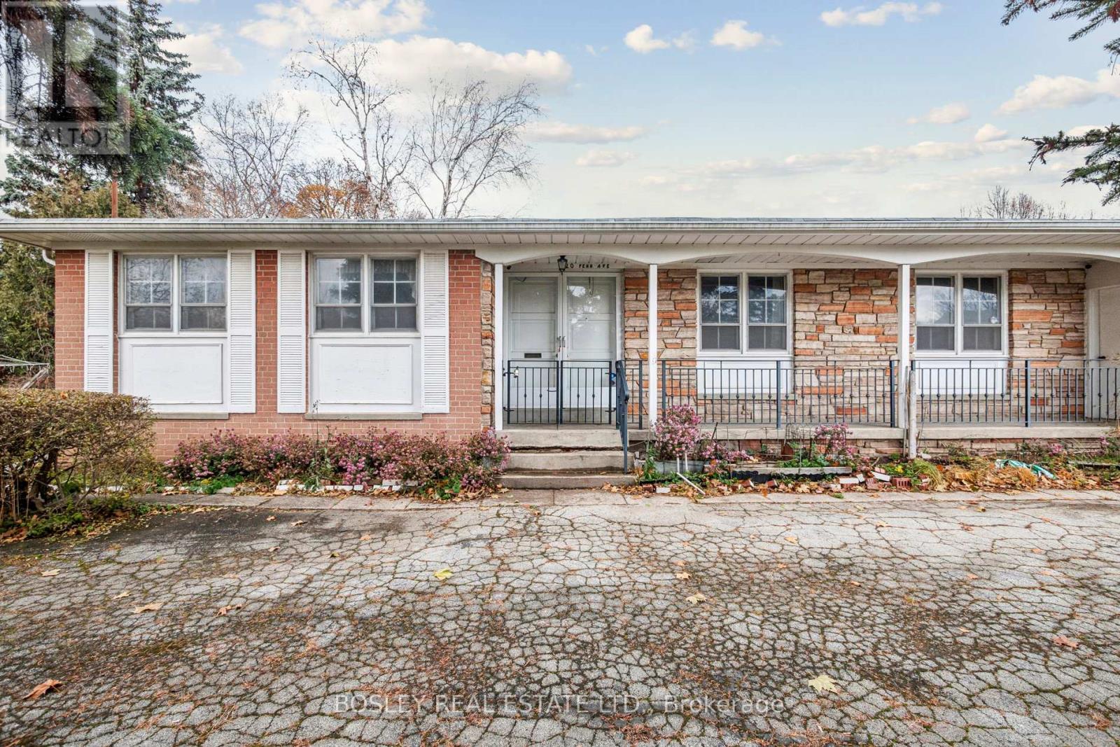 120 Fenn Avenue, Toronto, Ontario  M2P 1X6 - Photo 4 - C12582936