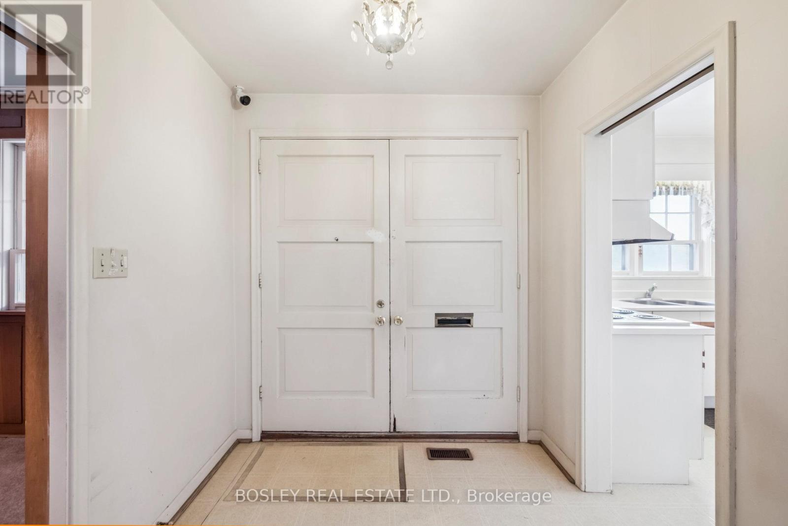 120 Fenn Avenue, Toronto, Ontario  M2P 1X6 - Photo 6 - C12582936