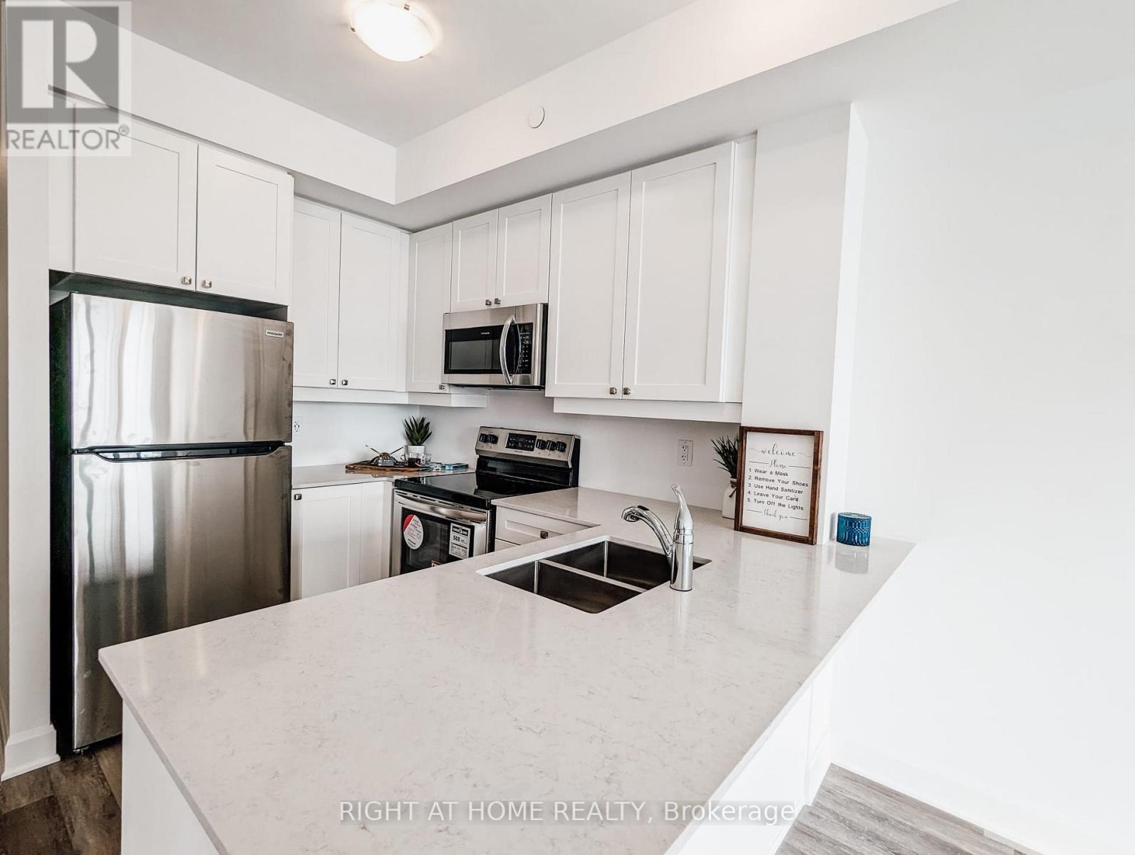 109 - 50 Lakebreeze Drive, Clarington, Ontario  L1B 0V9 - Photo 6 - E12582968