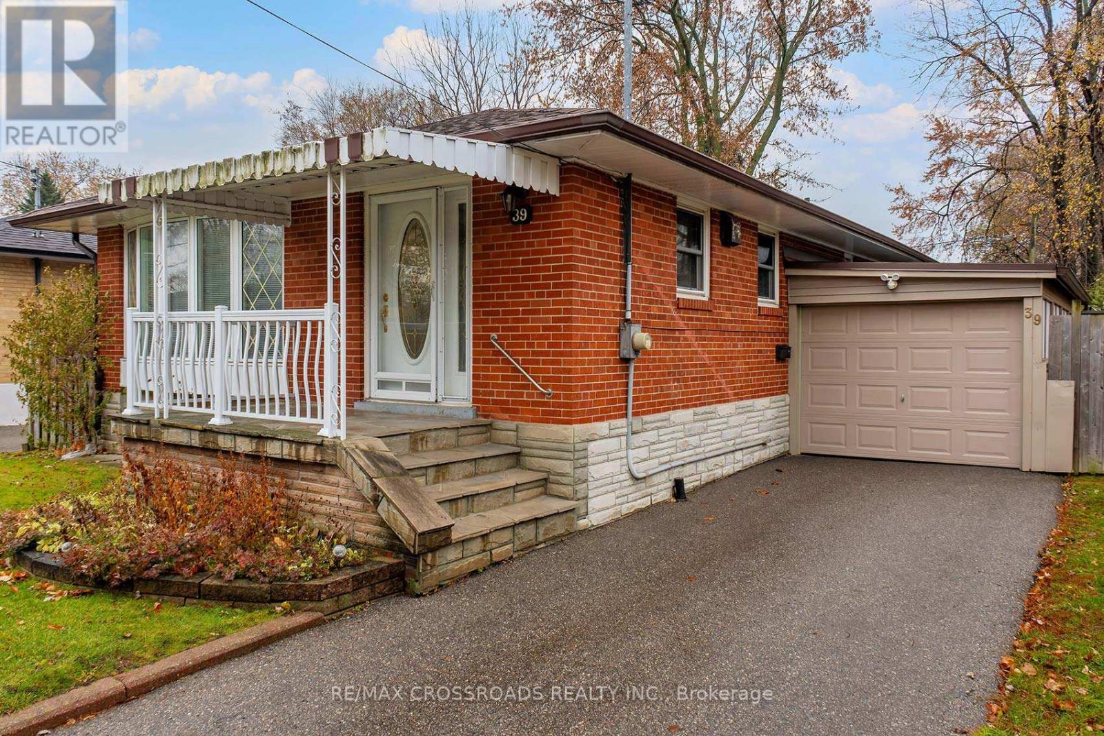 39 Pandora Circle, Toronto, Ontario  M1H 1V4 - Photo 3 - E12583012