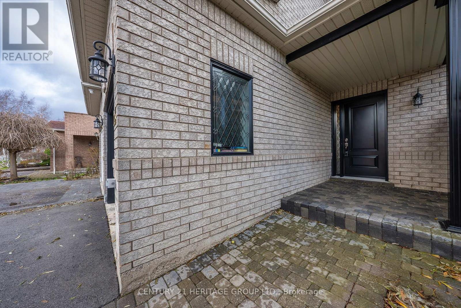 23 Long Point Drive, Richmond Hill, Ontario  L4E 3W9 - Photo 4 - N12582904