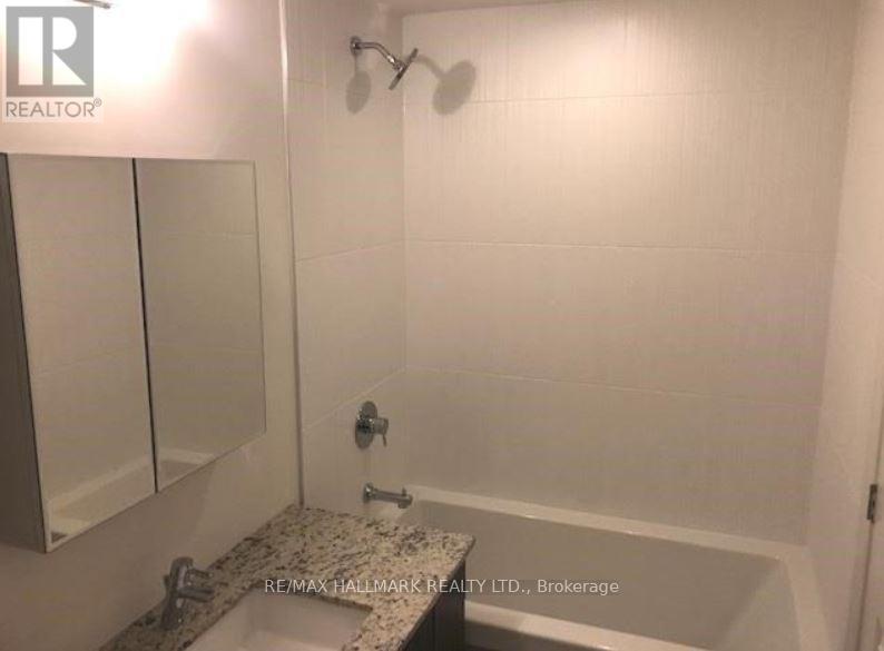 1201 - 9618 Yonge Street, Richmond Hill, Ontario  L4C 0X5 - Photo 13 - N12582912