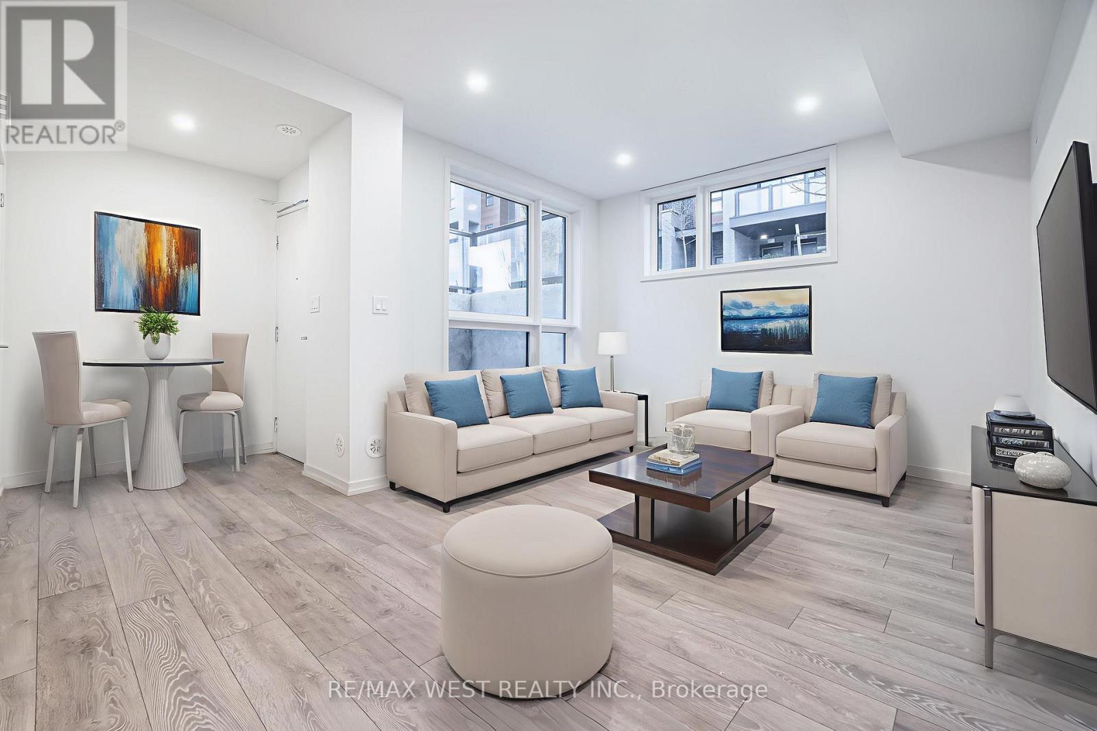 28 - 20 Lytham Green Circle, Newmarket, Ontario  L3Y 0H4 - Photo 2 - N12582976