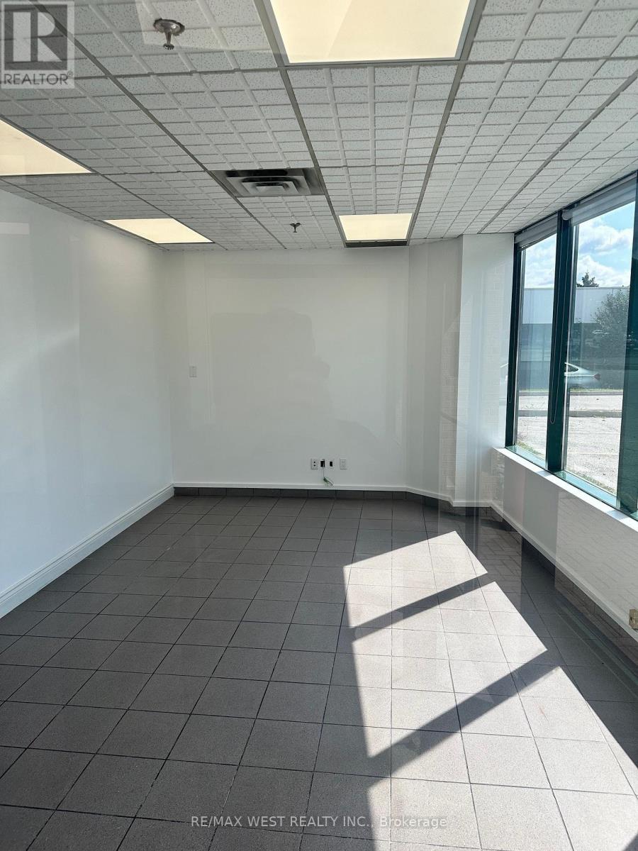 B - 142 Edilcan Drive, Vaughan, Ontario  L4K 3S6 - Photo 6 - N12582996