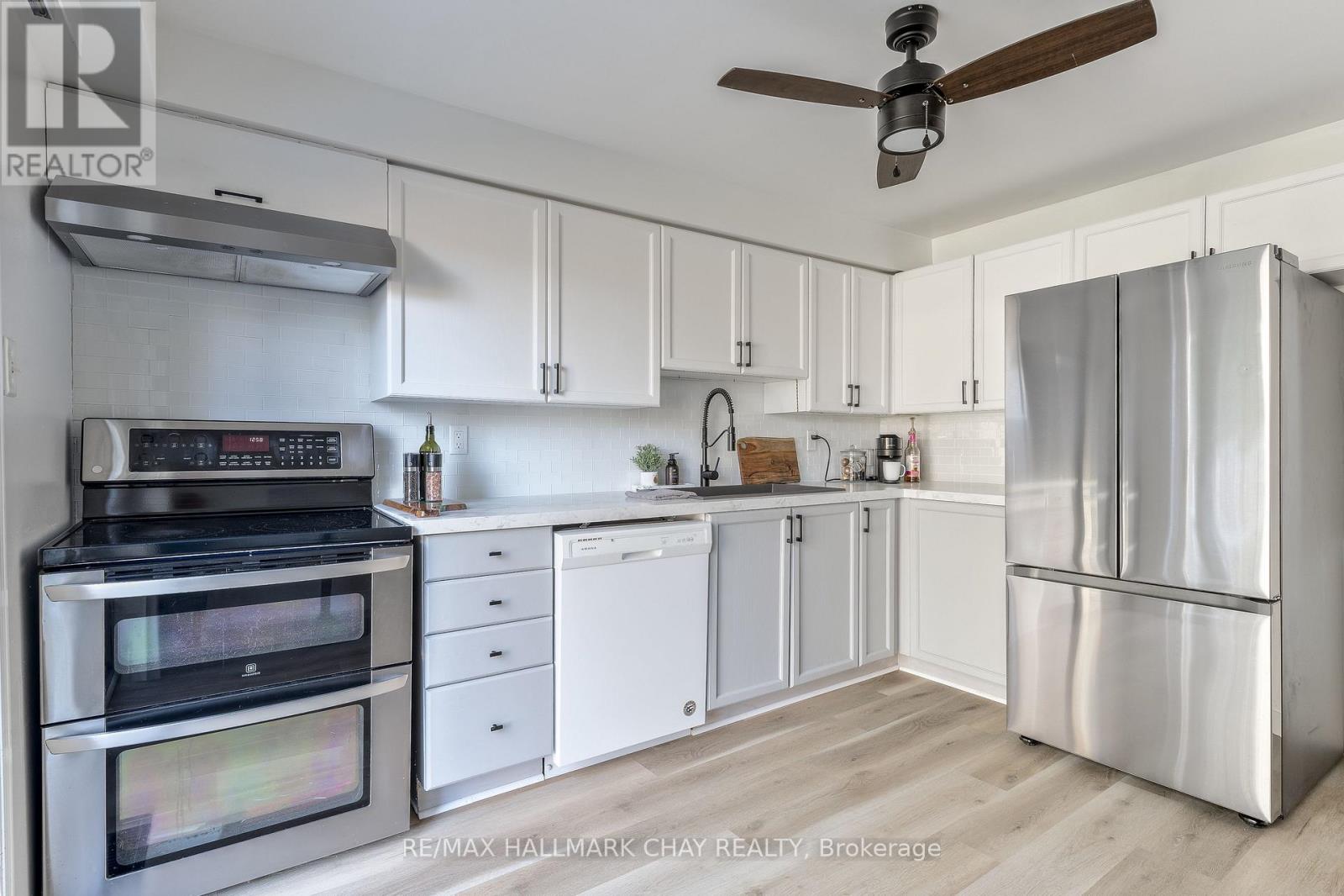 372 Dunsmore Lane, Barrie (Georgian Drive), Ontario  L4M 7B1 - Photo 11 - S12582898