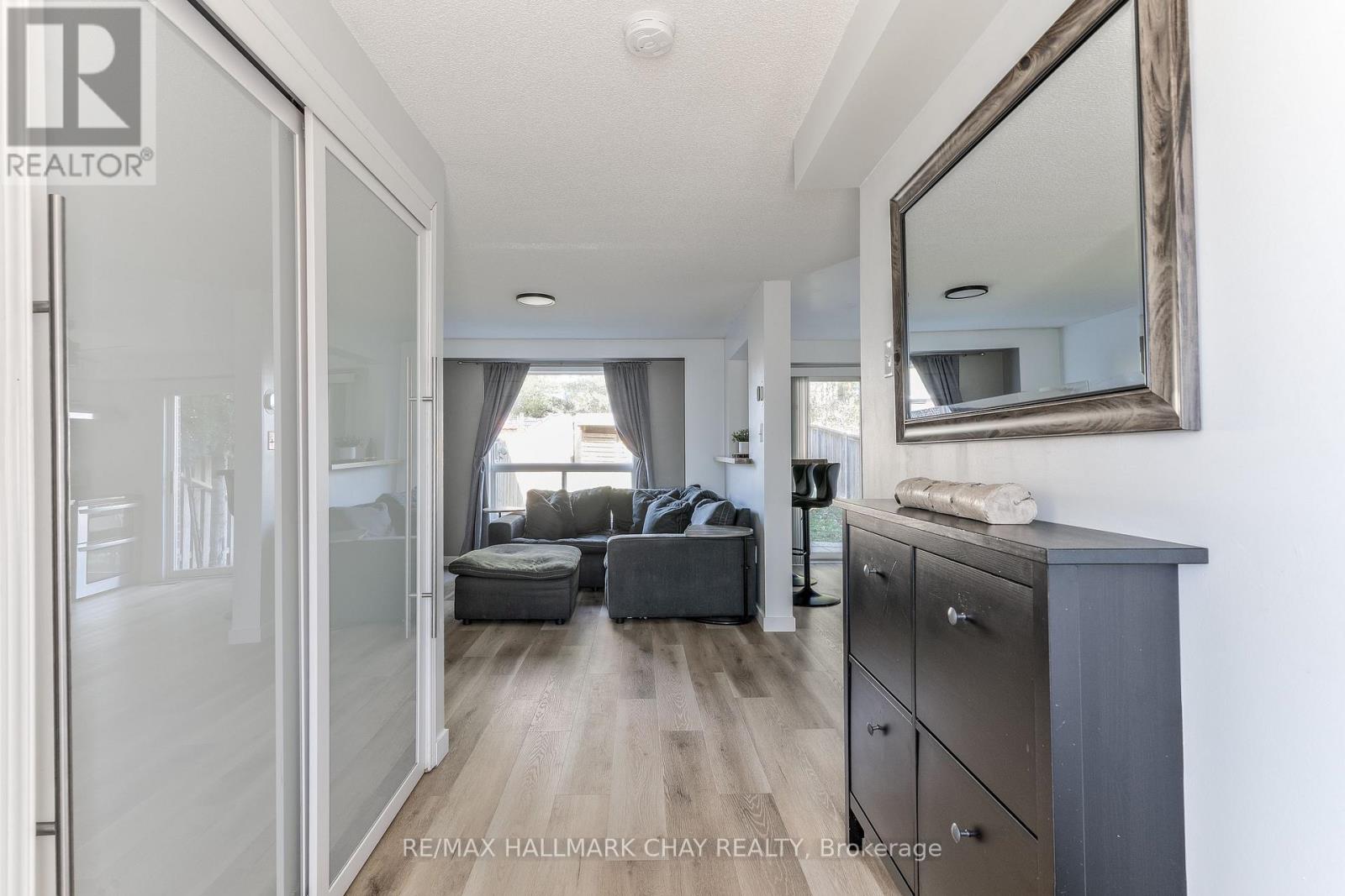 372 Dunsmore Lane, Barrie (Georgian Drive), Ontario  L4M 7B1 - Photo 6 - S12582898