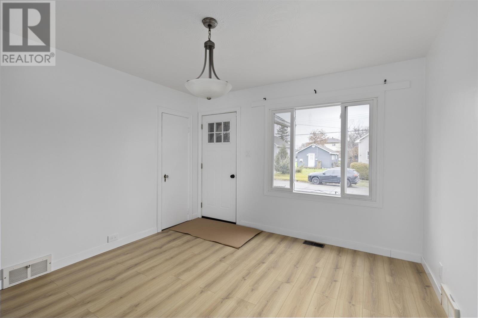 135 Carufel Ave, Sault Ste. Marie, Ontario  P6C 4T5 - Photo 7 - SM253364