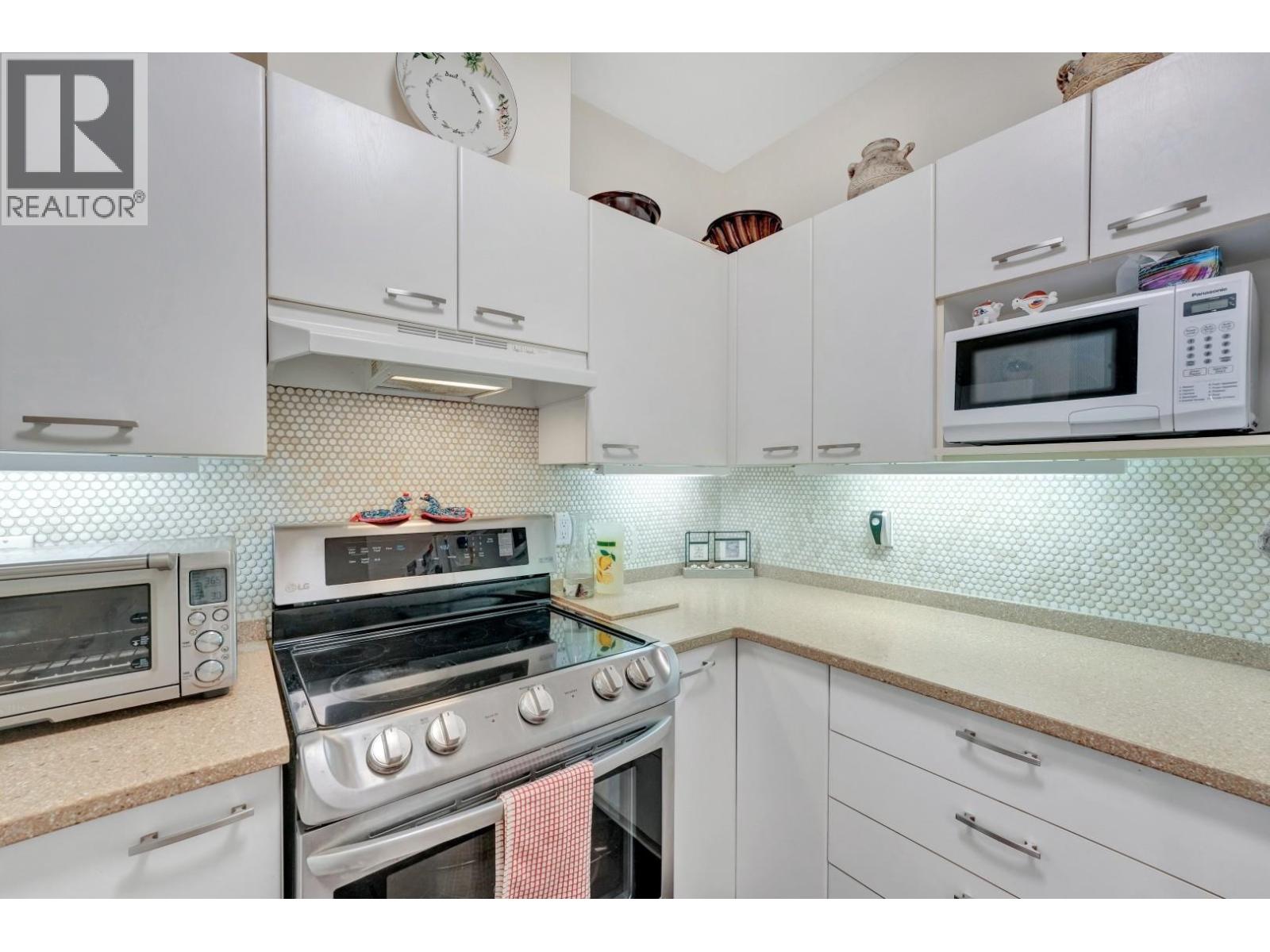 208 588 Twelfth Street, New Westminster, British Columbia V3M 4H9 - Photo 12 - R3070463