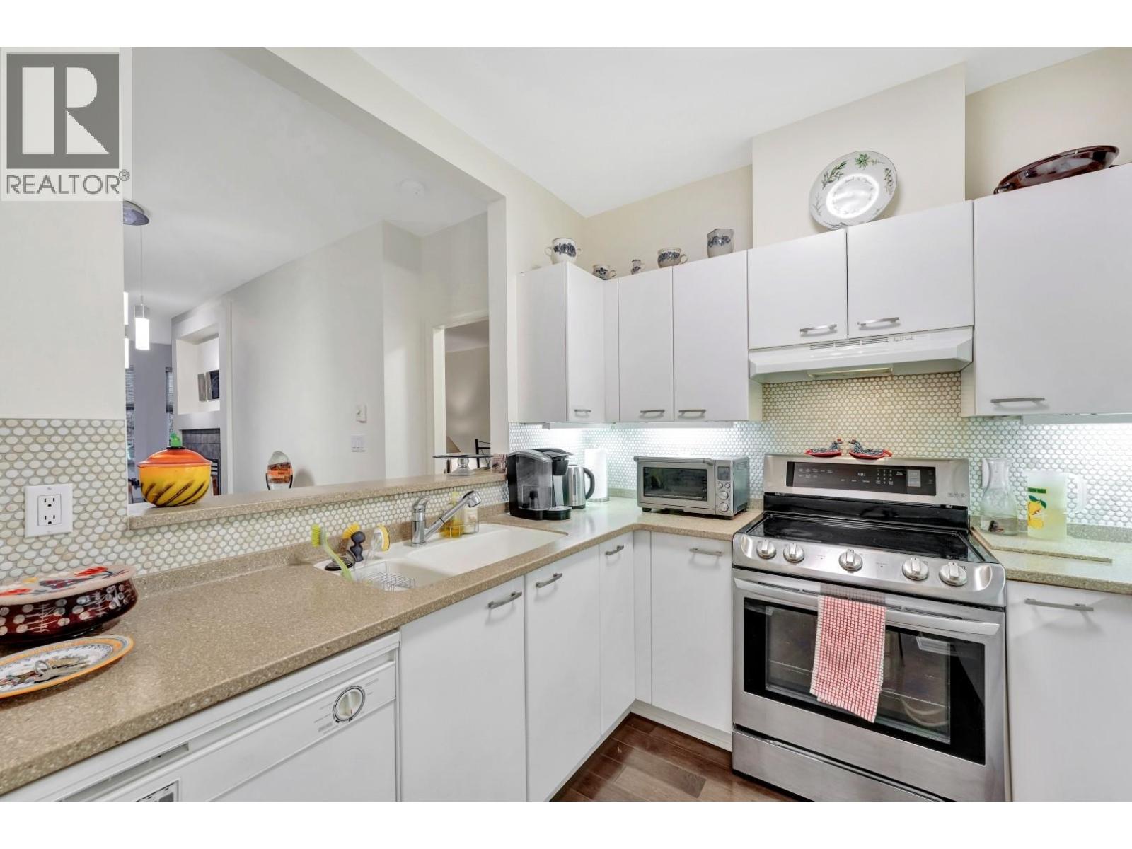 208 588 Twelfth Street, New Westminster, British Columbia V3M 4H9 - Photo 11 - R3070463