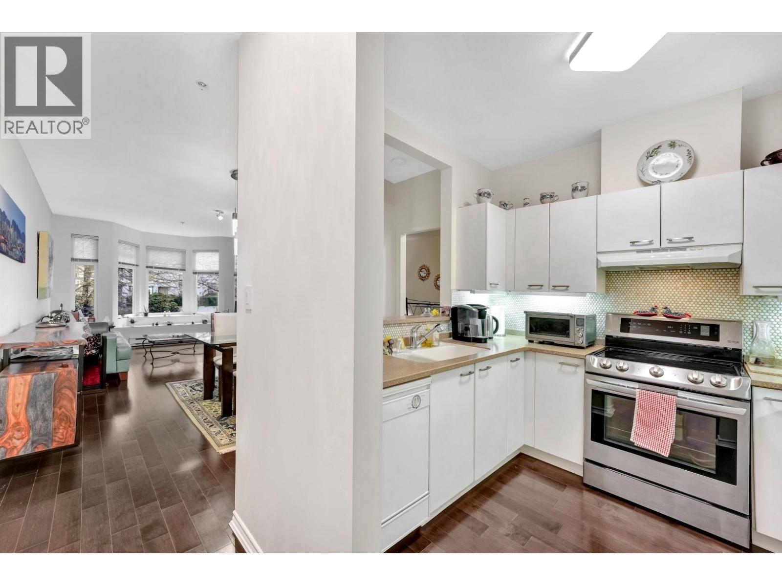 208 588 Twelfth Street, New Westminster, British Columbia V3M 4H9 - Photo 9 - R3070463