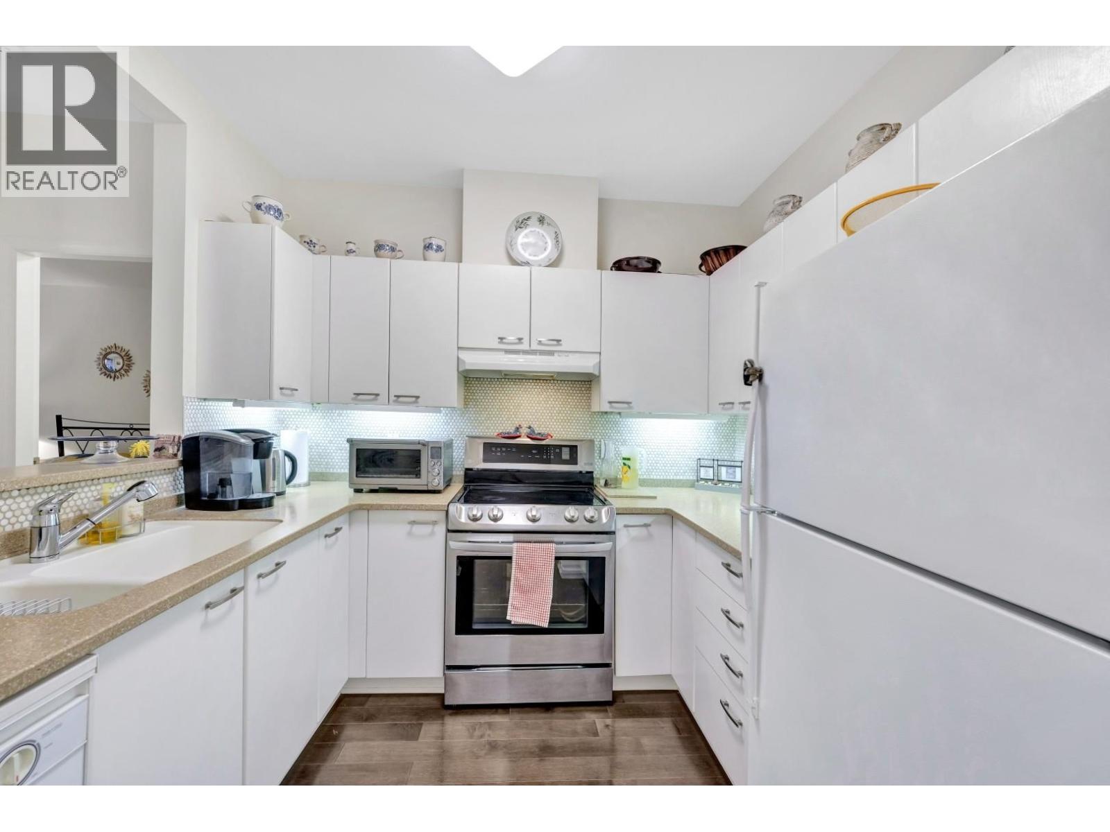 208 588 Twelfth Street, New Westminster, British Columbia V3M 4H9 - Photo 10 - R3070463