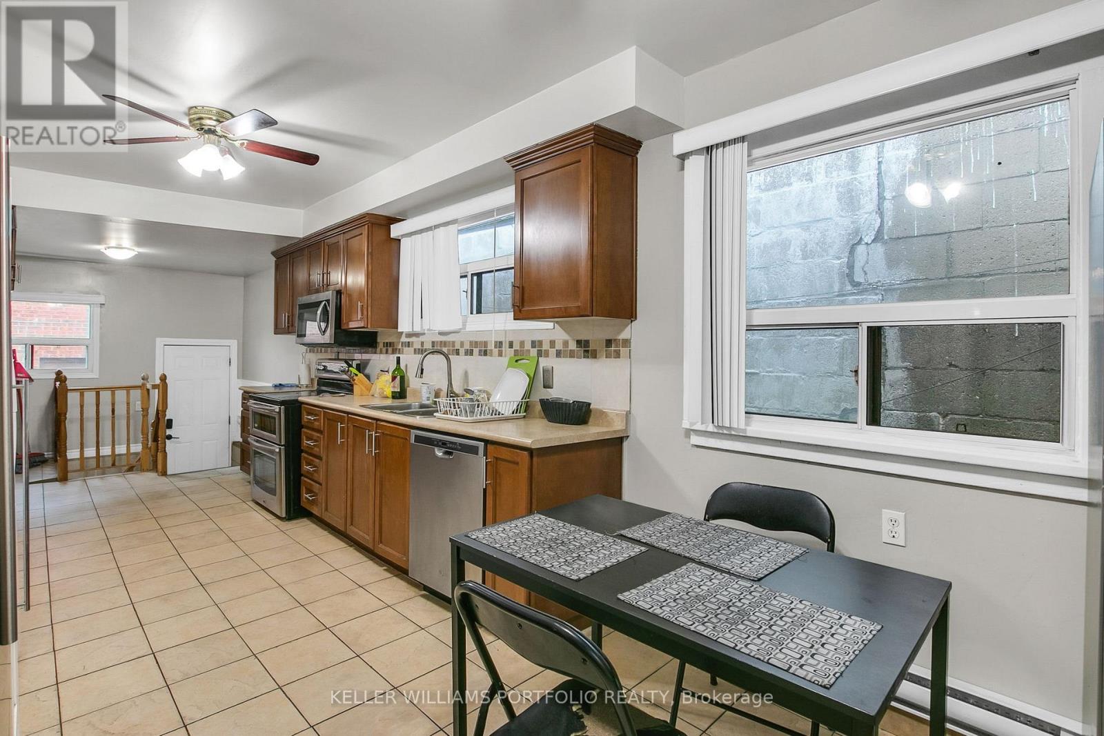 80 Long Branch Avenue, Toronto, Ontario M8W 3J4 - Photo 12 - W12582902