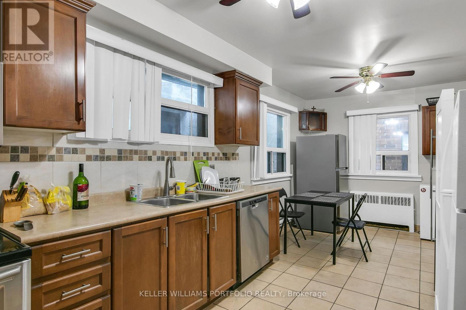 80 Long Branch Avenue, Toronto, Ontario M8W 3J4 - Photo 14 - W12582902