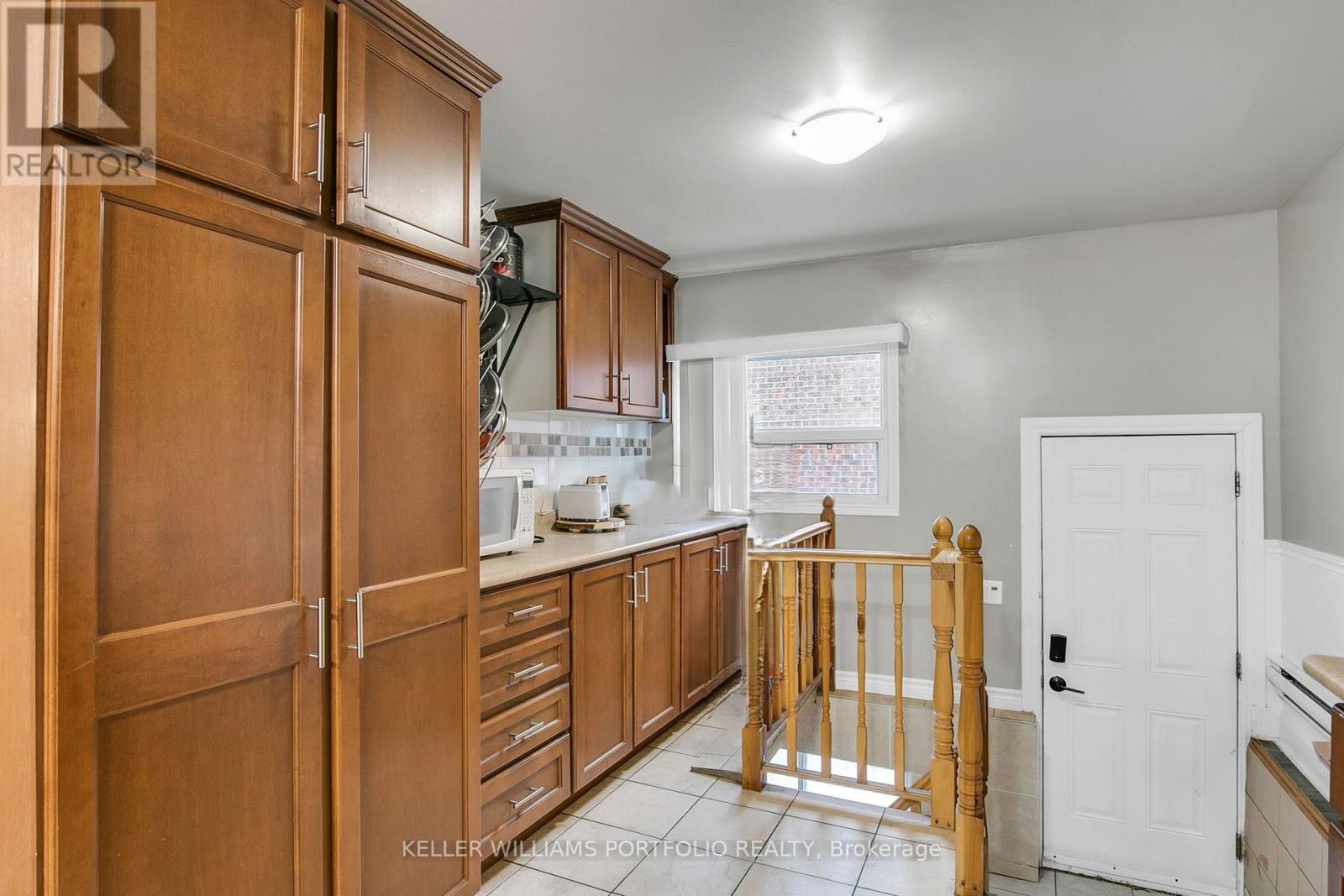 80 Long Branch Avenue, Toronto, Ontario M8W 3J4 - Photo 16 - W12582902