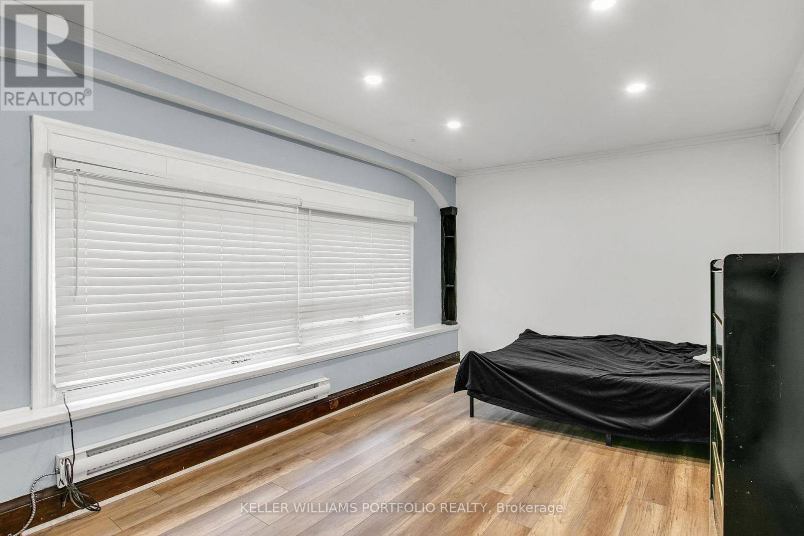 80 Long Branch Avenue, Toronto, Ontario M8W 3J4 - Photo 17 - W12582902