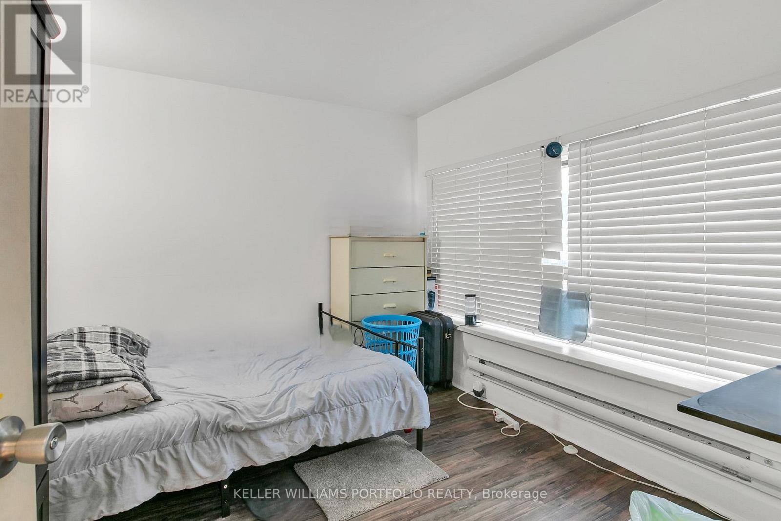 80 Long Branch Avenue, Toronto, Ontario M8W 3J4 - Photo 20 - W12582902