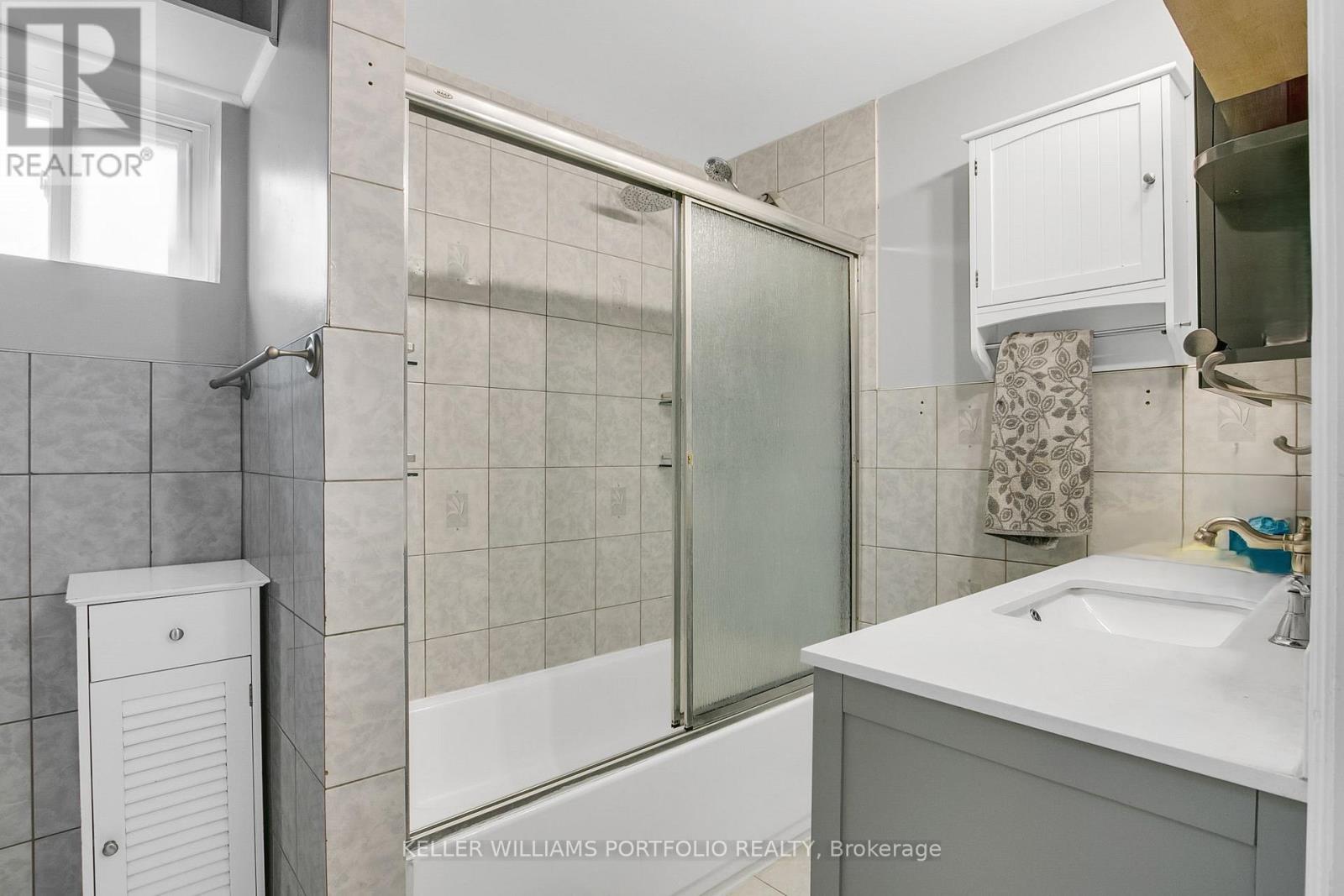 80 Long Branch Avenue, Toronto, Ontario M8W 3J4 - Photo 28 - W12582902