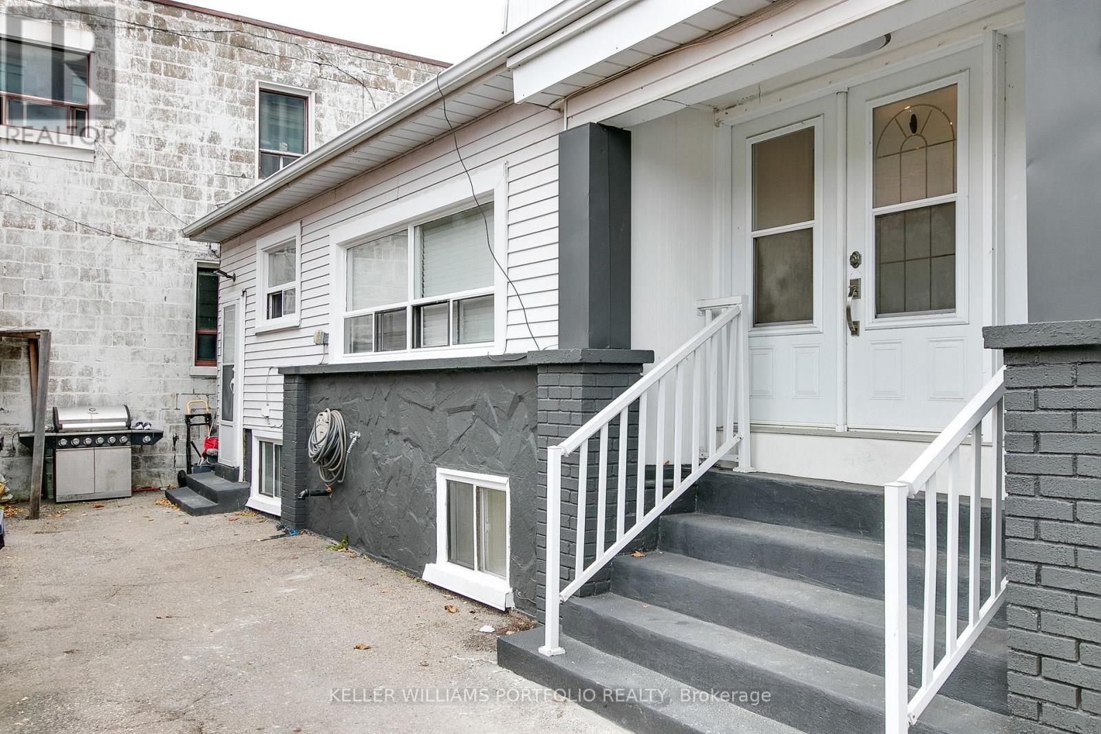 80 Long Branch Avenue, Toronto, Ontario M8W 3J4 - Photo 3 - W12582902