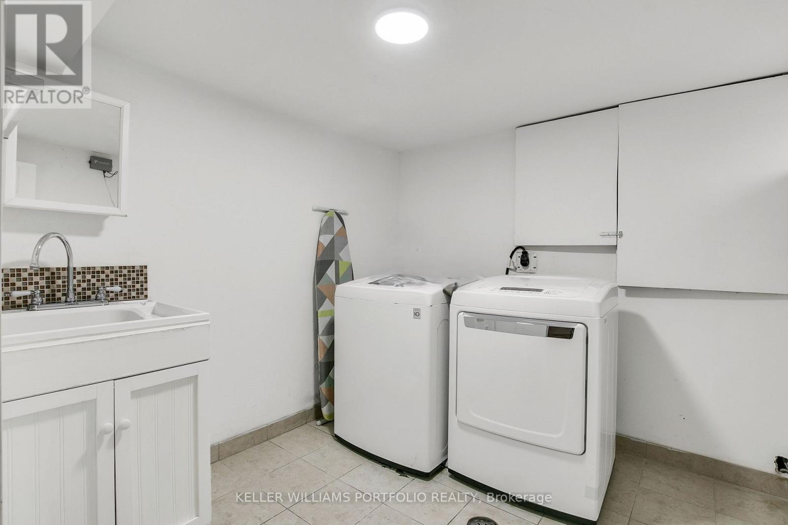 80 Long Branch Avenue, Toronto, Ontario M8W 3J4 - Photo 38 - W12582902