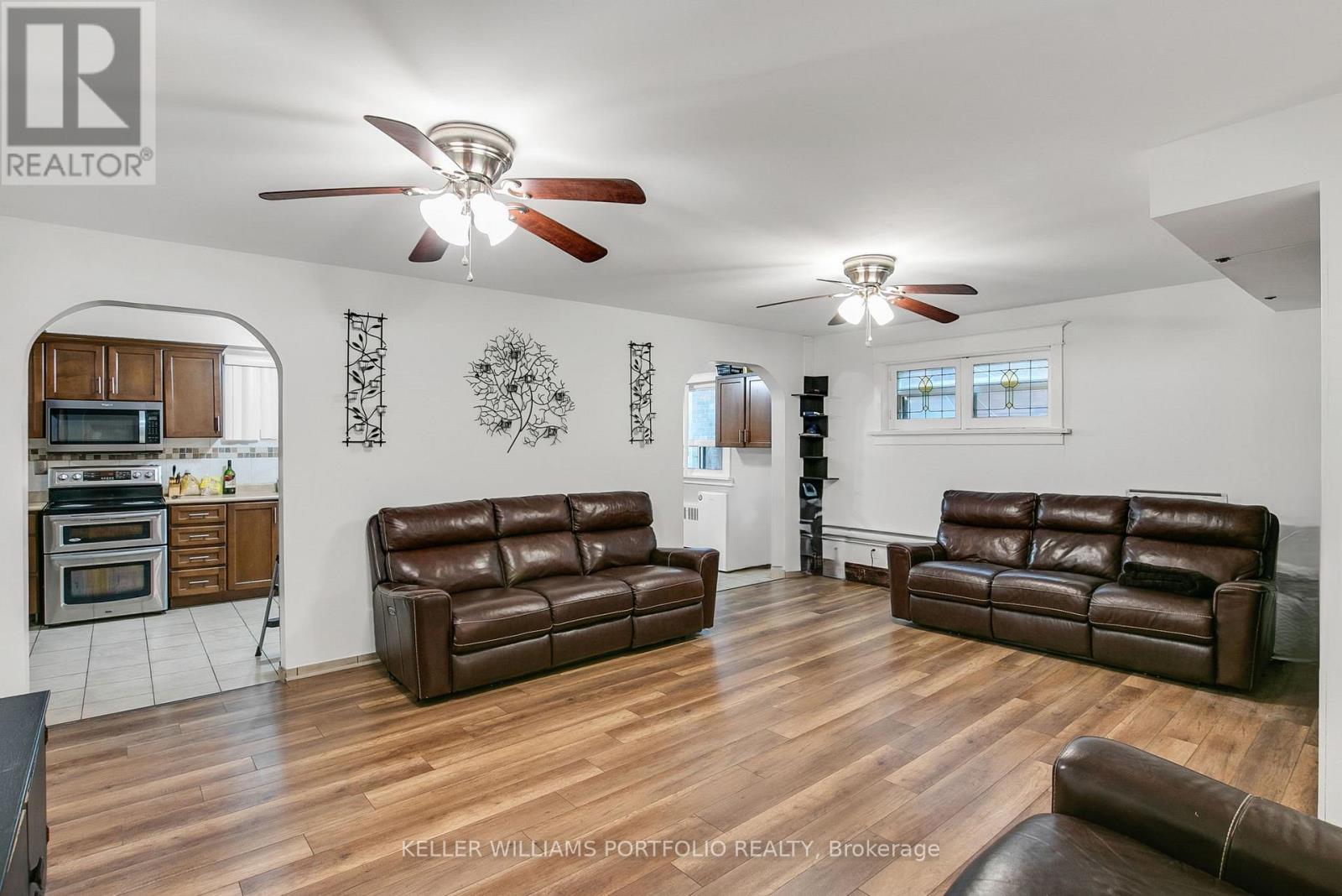 80 Long Branch Avenue, Toronto, Ontario M8W 3J4 - Photo 9 - W12582902