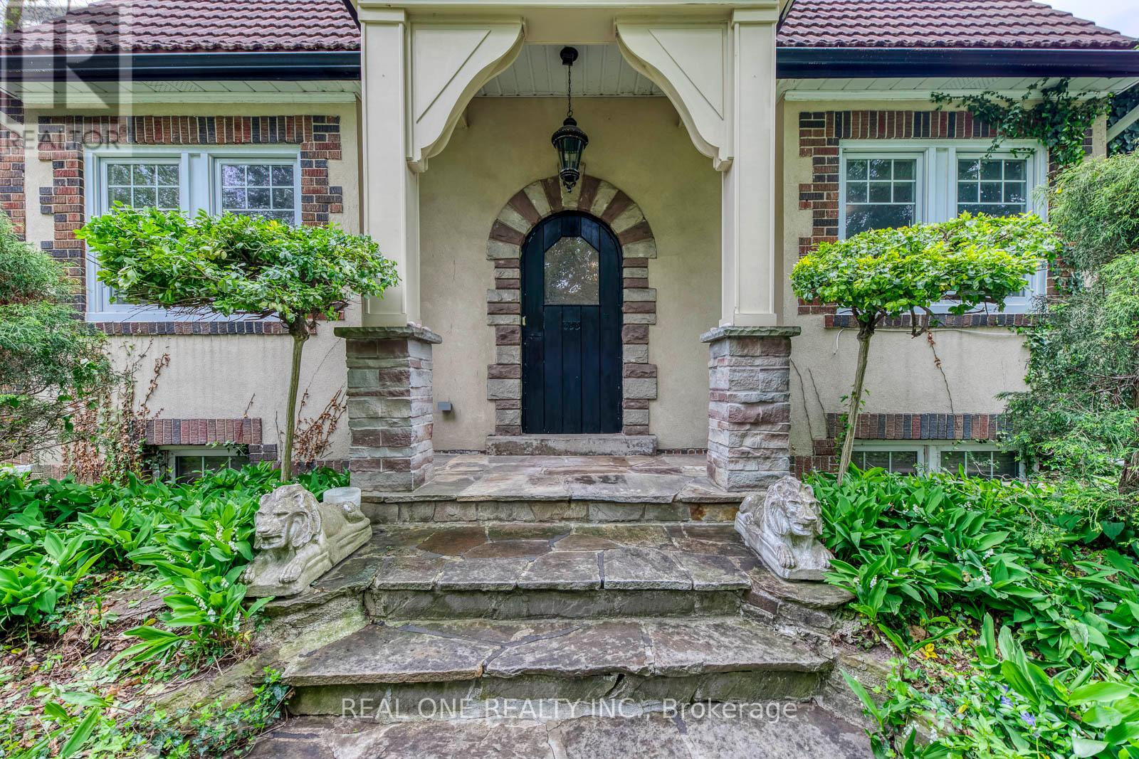 398 Maple Grove Drive, Oakville, Ontario  L6J 4V7 - Photo 5 - W12582938