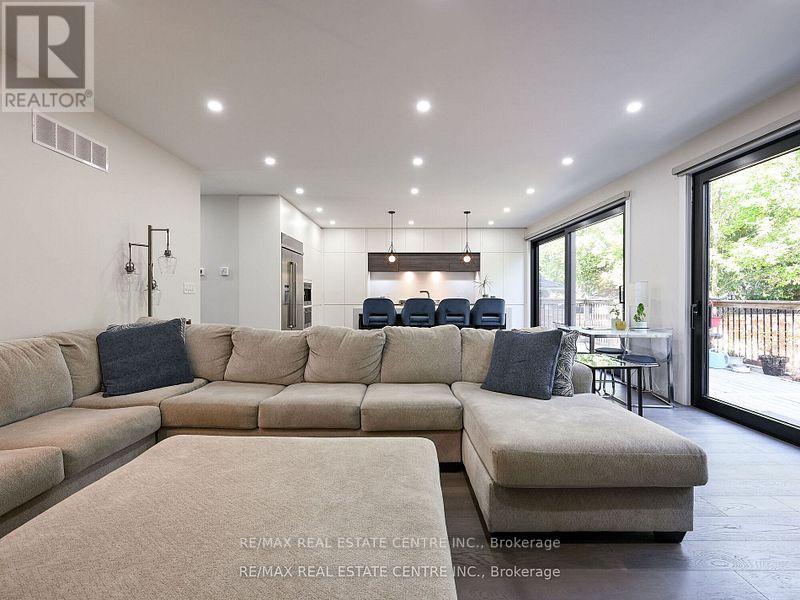 1181 Ogden Avenue, Mississauga, Ontario  L5E 2G8 - Photo 16 - W12582966