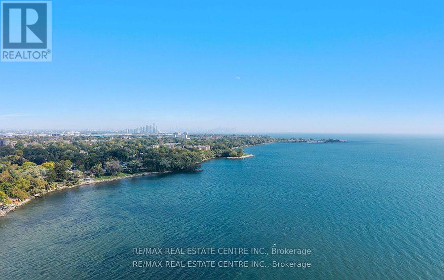 1181 Ogden Avenue, Mississauga, Ontario  L5E 2G8 - Photo 2 - W12582966